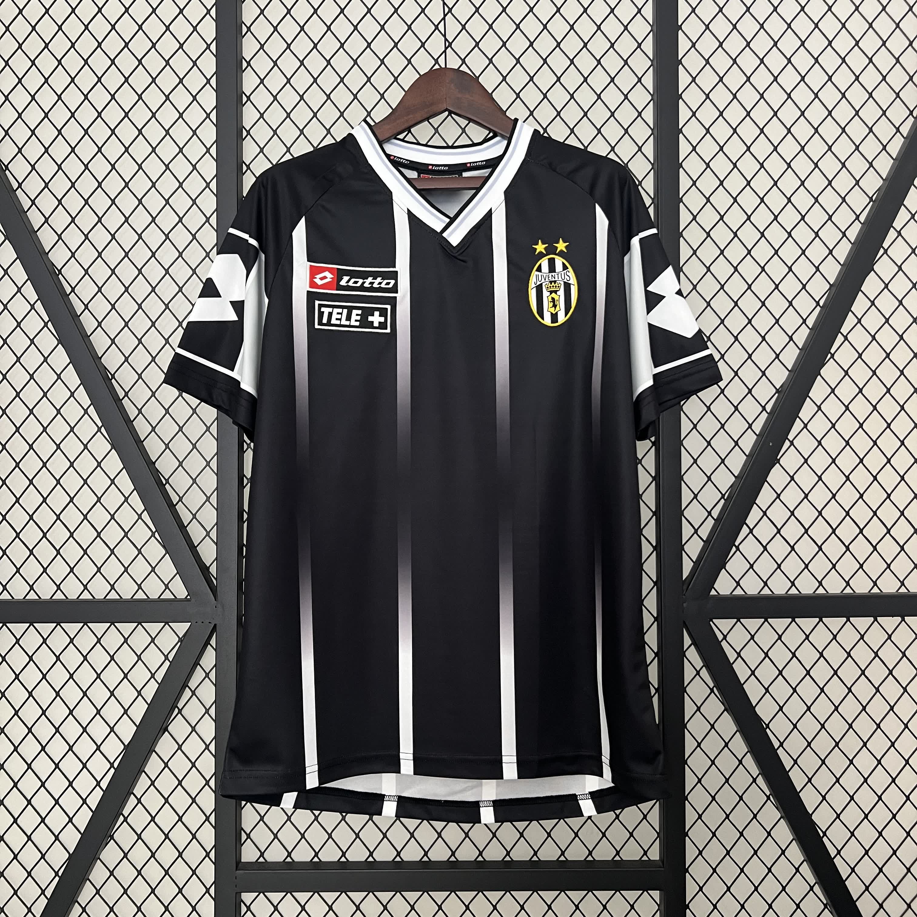 ManixJersey.com | Retro Juventus 2000-01 Black Training Jersey -Customize Name, Number and Patch | Worldwide Shipping