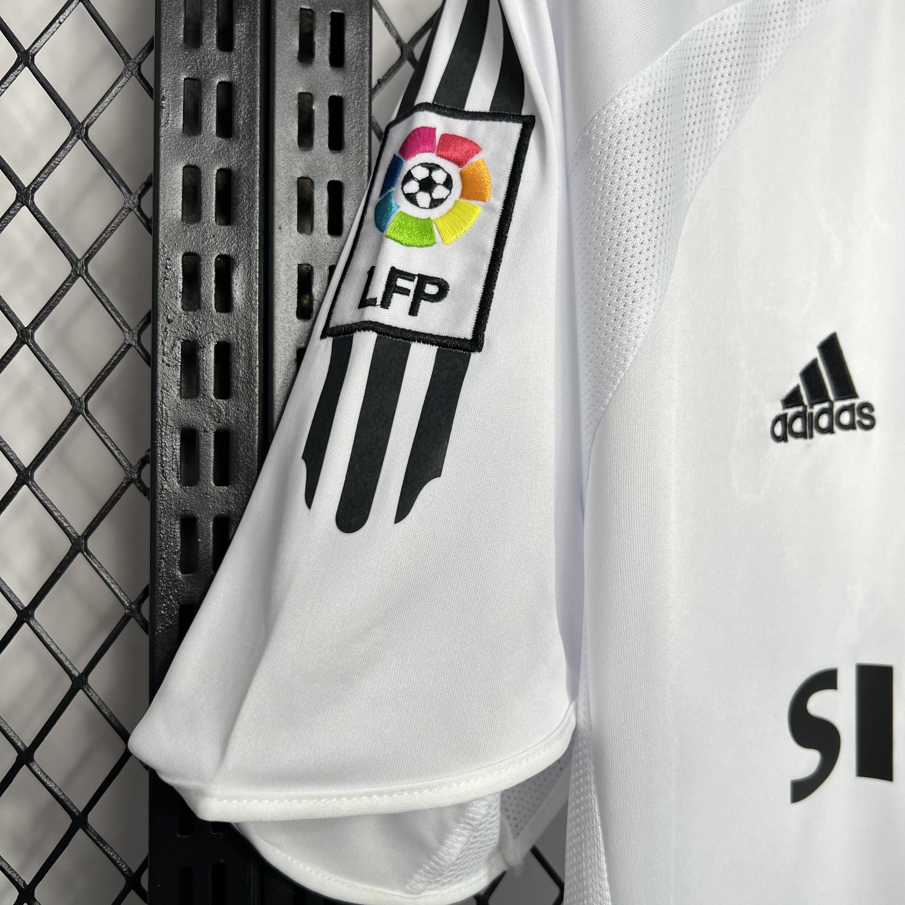 JerseysGala.com | Retro Real Madrid 05-06 Home Stadium Jersey -Customize Name, Number and Patch | Worldwide Shipping