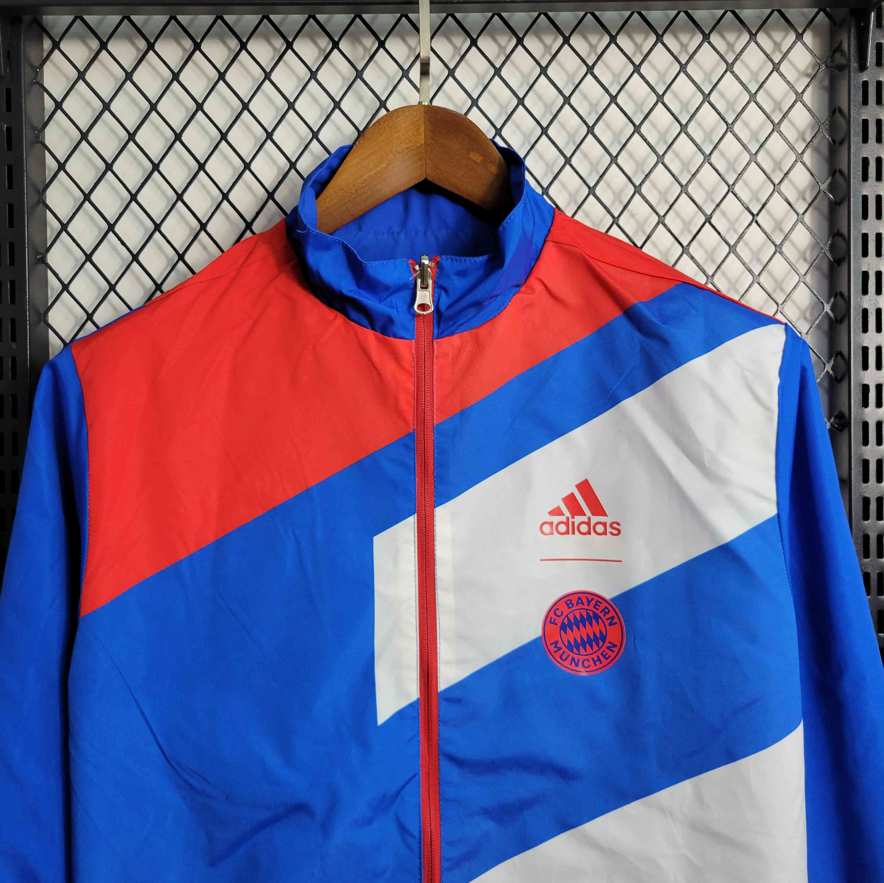 Bayern Munich 23-24 Blue Reversible Windbreaker:football jersey mysite: unitedjerseyfootball 邓江浪:football