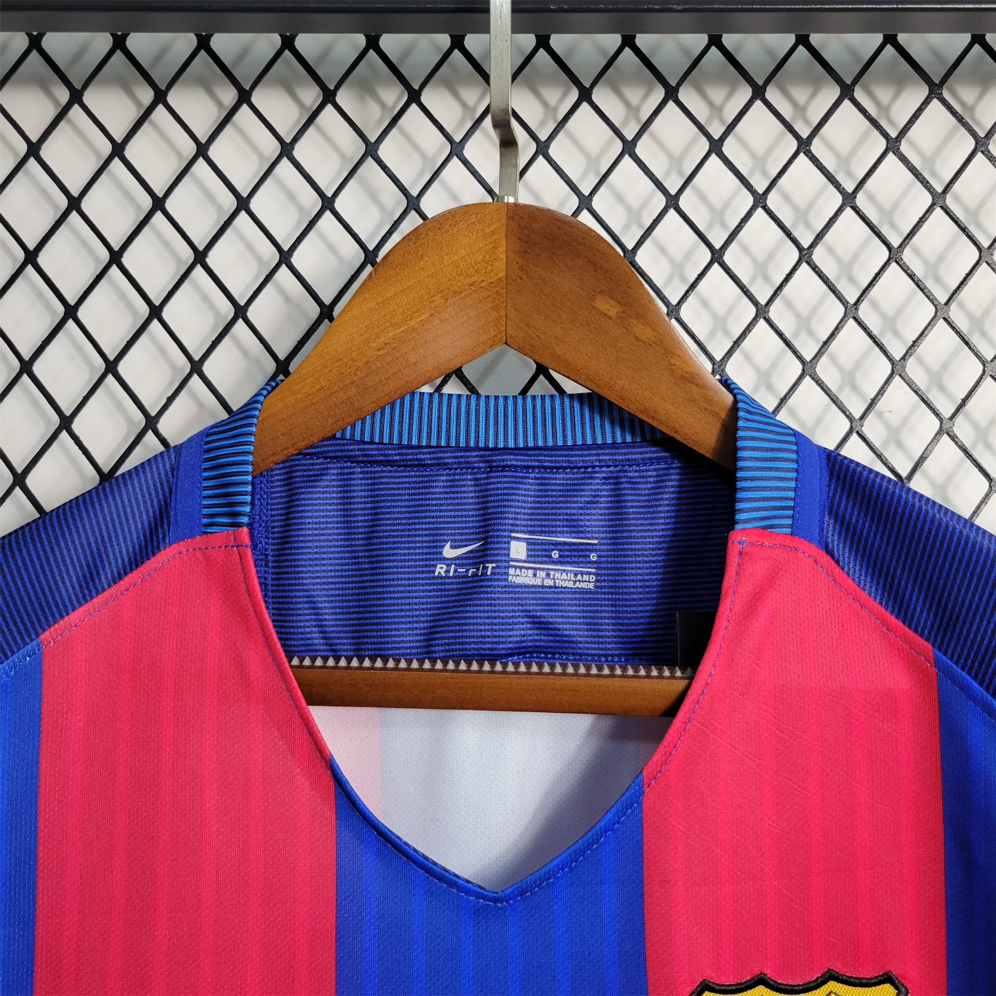 SIUjerseys-Retro Barcelona 16-17 Home Stadium Jersey