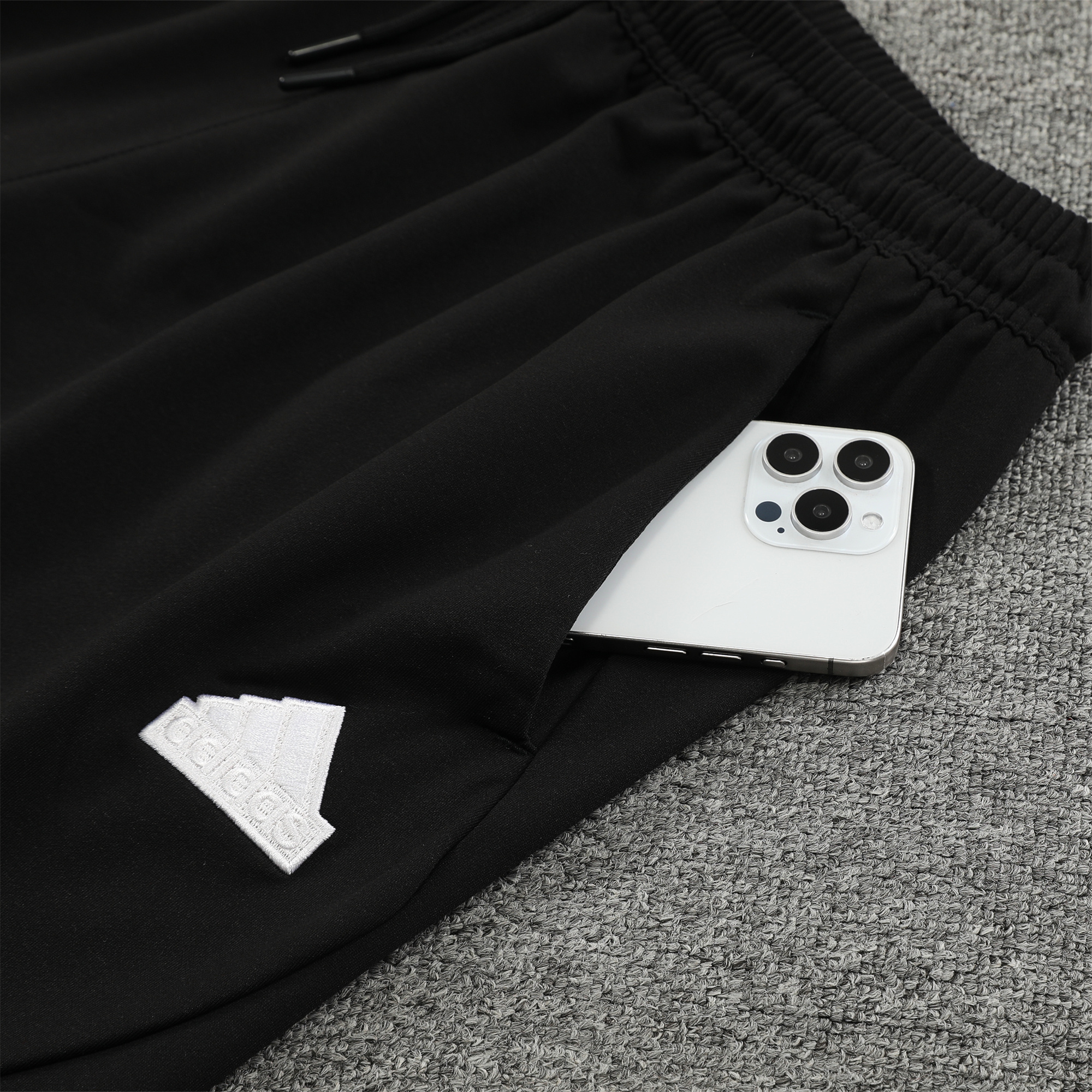 ManixJersey.com | Manchester United 24-25 Short-Sleeve Training Set - Deep Green Top & Grey Shorts -Customize Name, Number and Patch | Worldwide Shipping