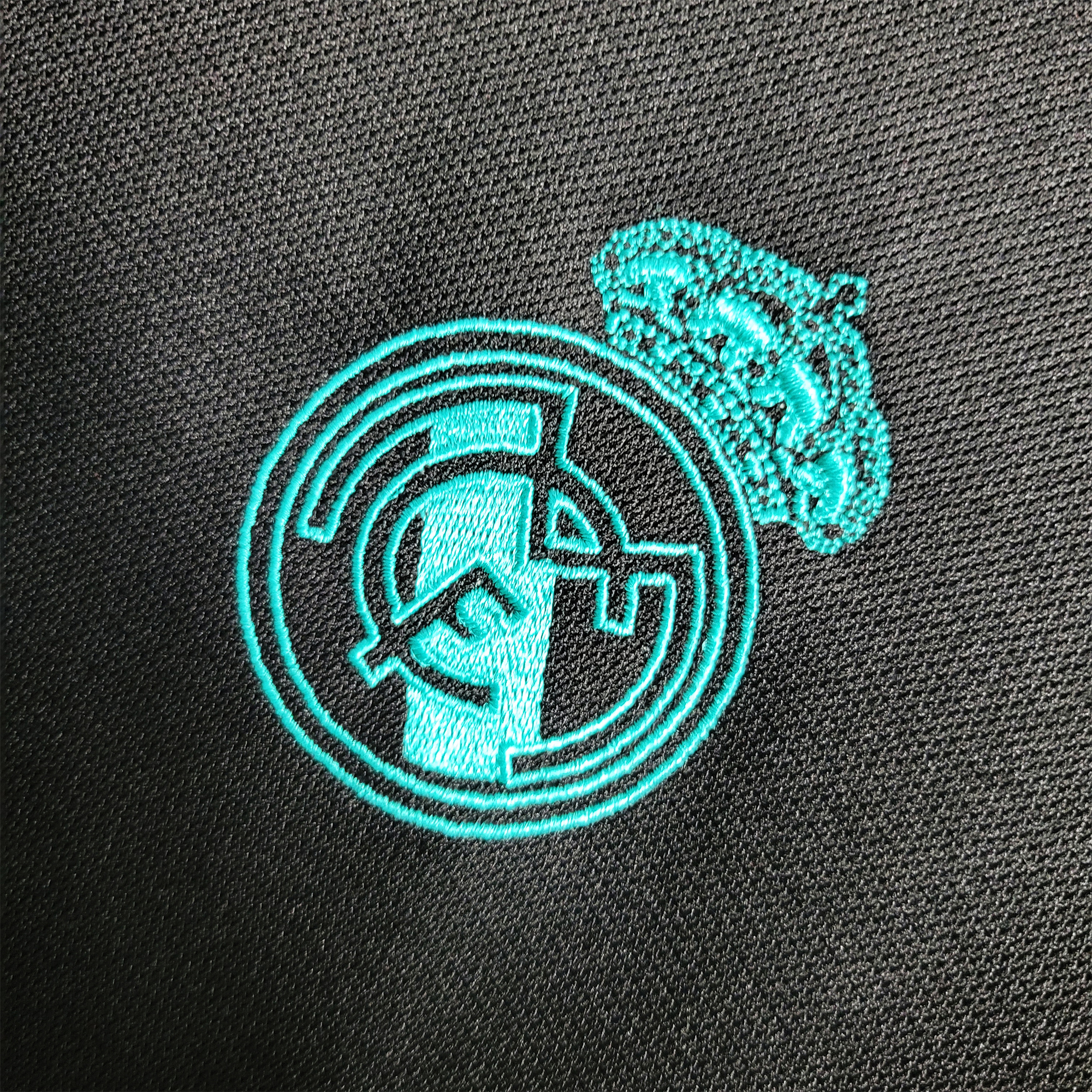 ManixJersey.com | Retro Real Madrid 17-18 Away Stadium Long Sleeve Jersey -Customize Name, Number and Patch | Worldwide Shipping