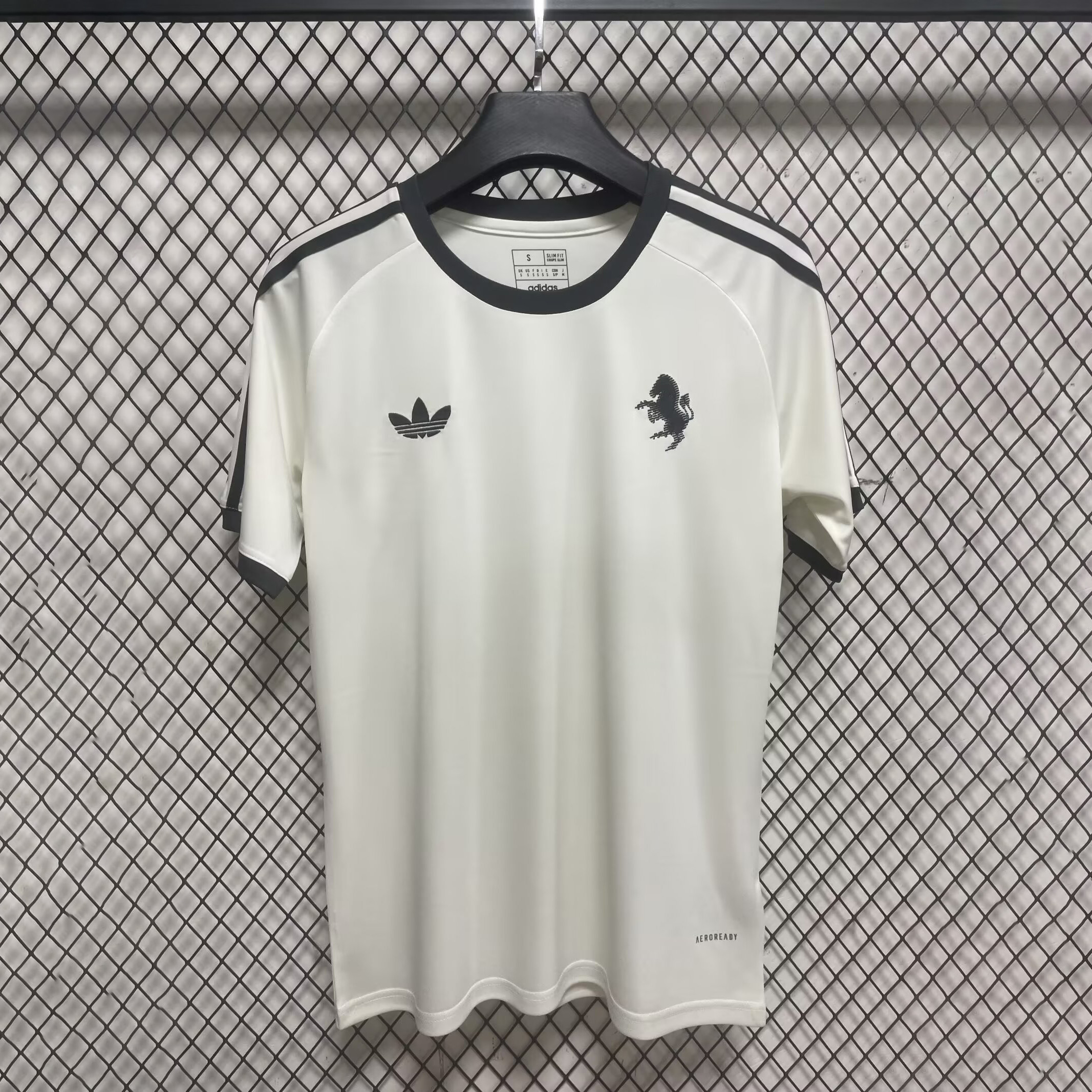 ManixJersey.com | Juventus 24-25 Vintage Trefoil White and Black Men's T-Shirt -Customize Name, Number and Patch | Worldwide Shipping