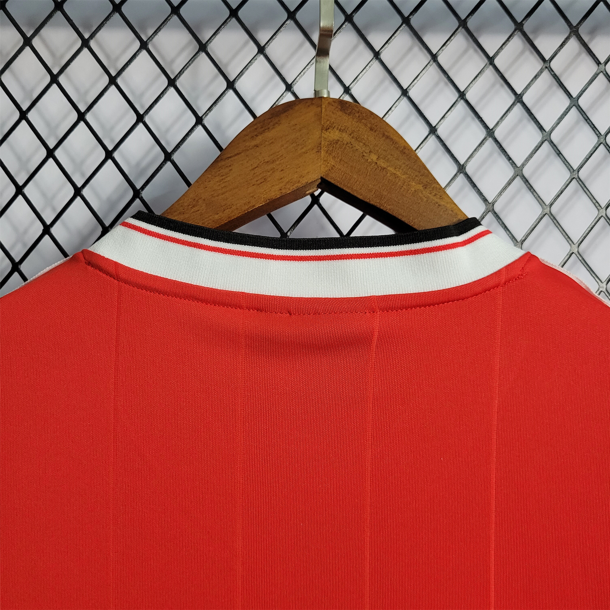 ManixJersey.com | Retro Manchester United 83-84 Home Stadium Jersey -Customize Name, Number and Patch | Worldwide Shipping