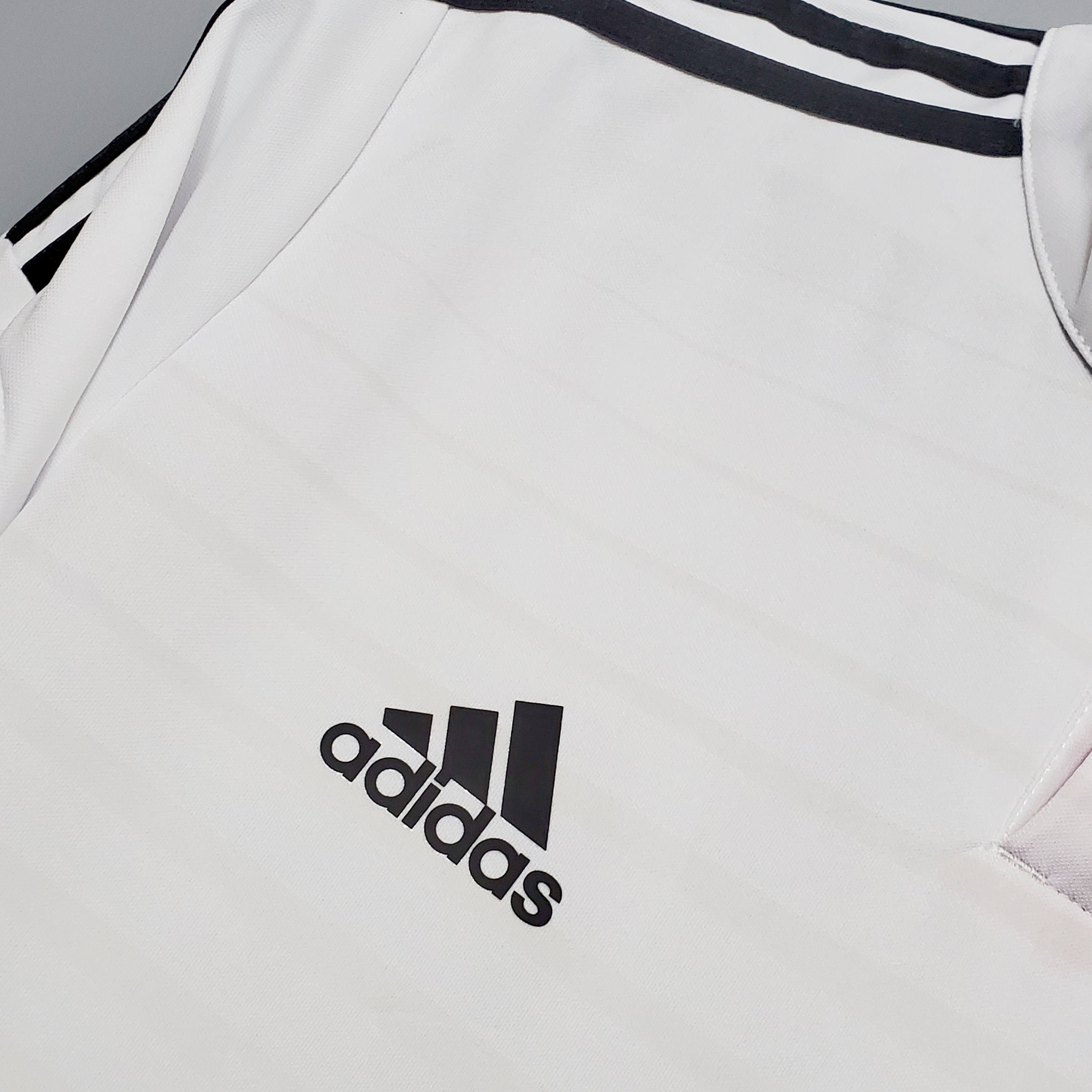 ManixJersey.com | Retro Real Madrid 14-15 Home Stadium Long Sleeve Jersey -Customize Name, Number and Patch | Worldwide Shipping