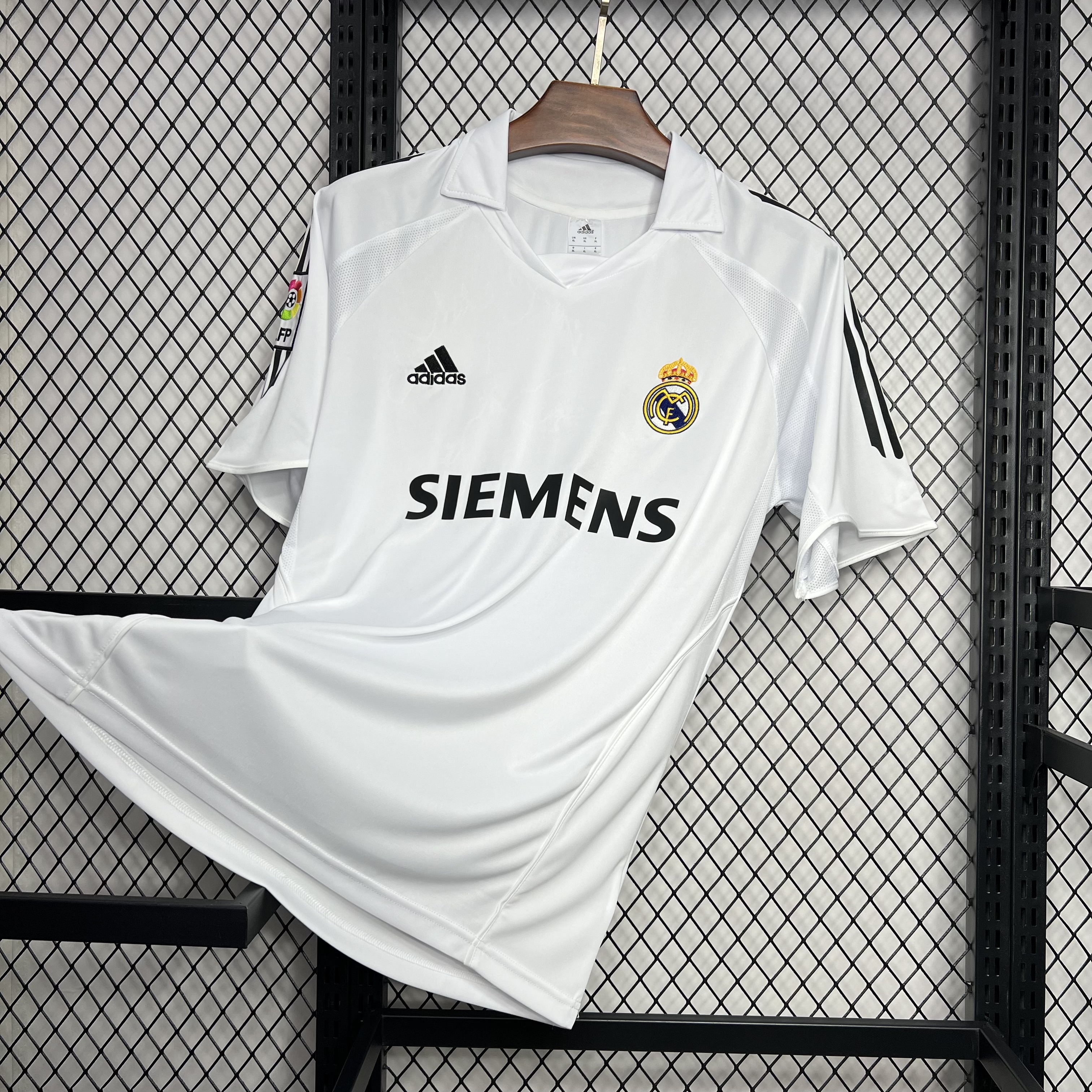 JerseysGala.com | Retro Real Madrid 05-06 Home Stadium Jersey -Customize Name, Number and Patch | Worldwide Shipping