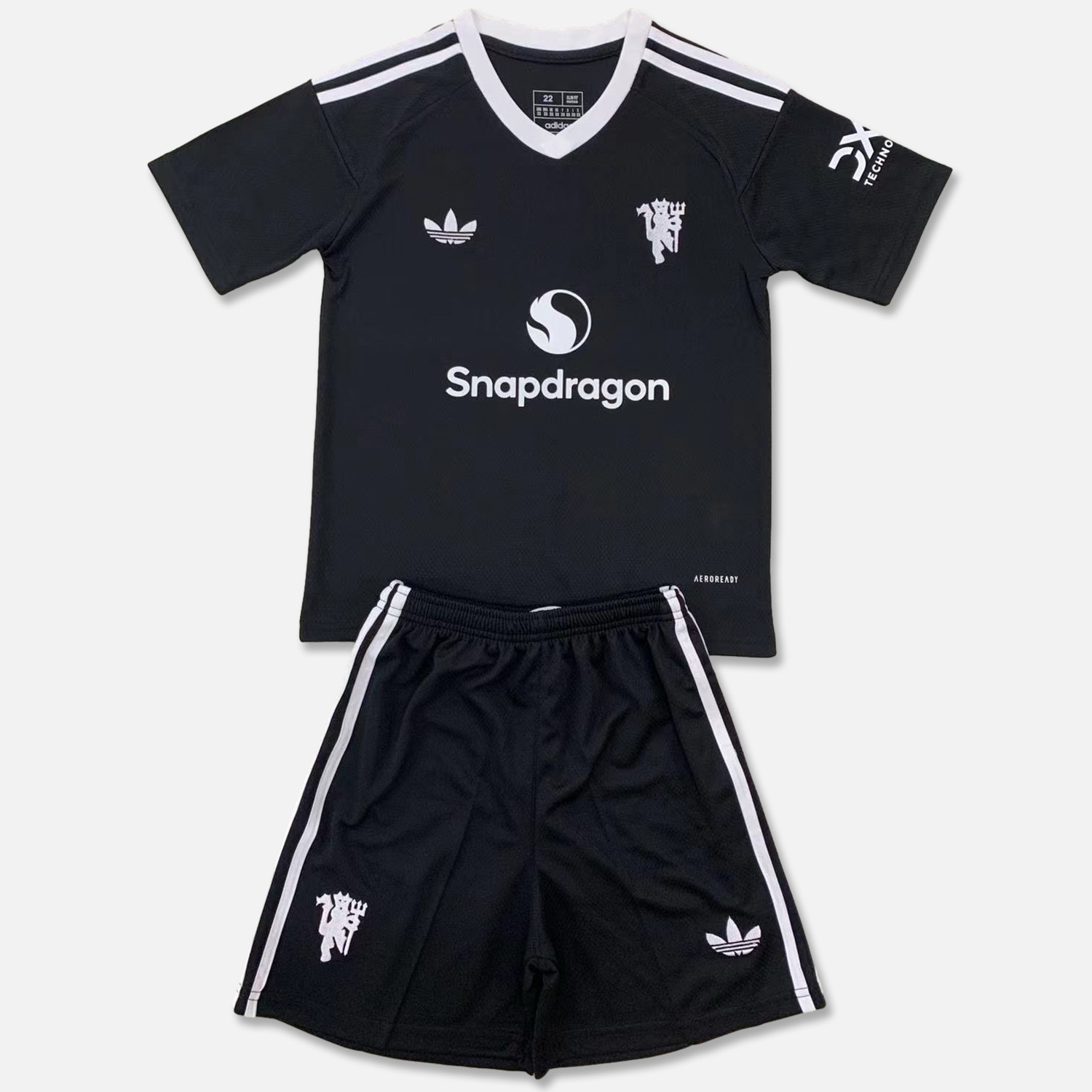 ManixJersey.com | Manchester United 24-25 Black Goalkeeper Kids Kit -Customize Name, Number and Patch | Worldwide Shipping