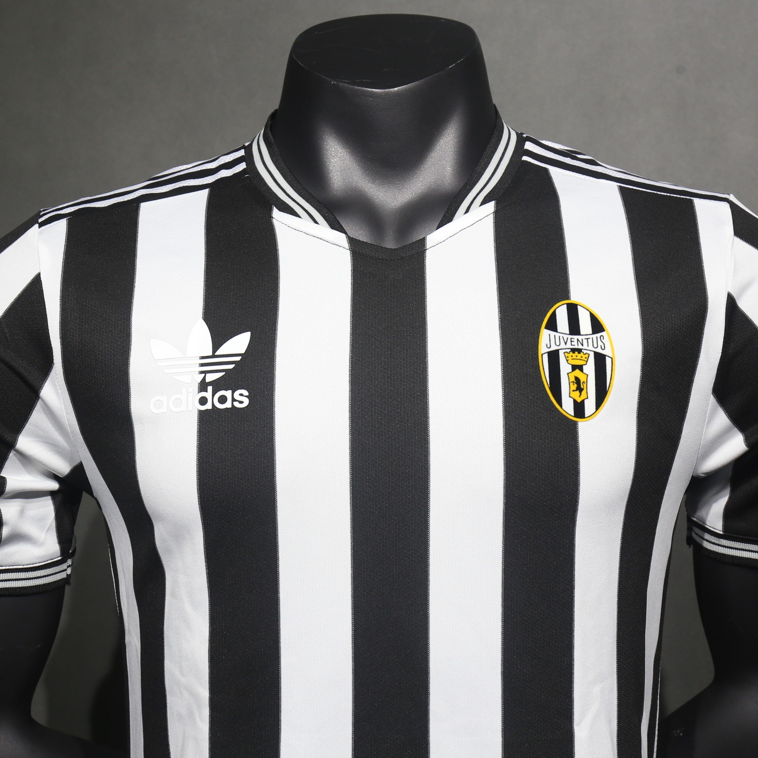 unitedfutballjersey-Juventus 24-25 Trefoil Vintage Unsponsored Special Jersey