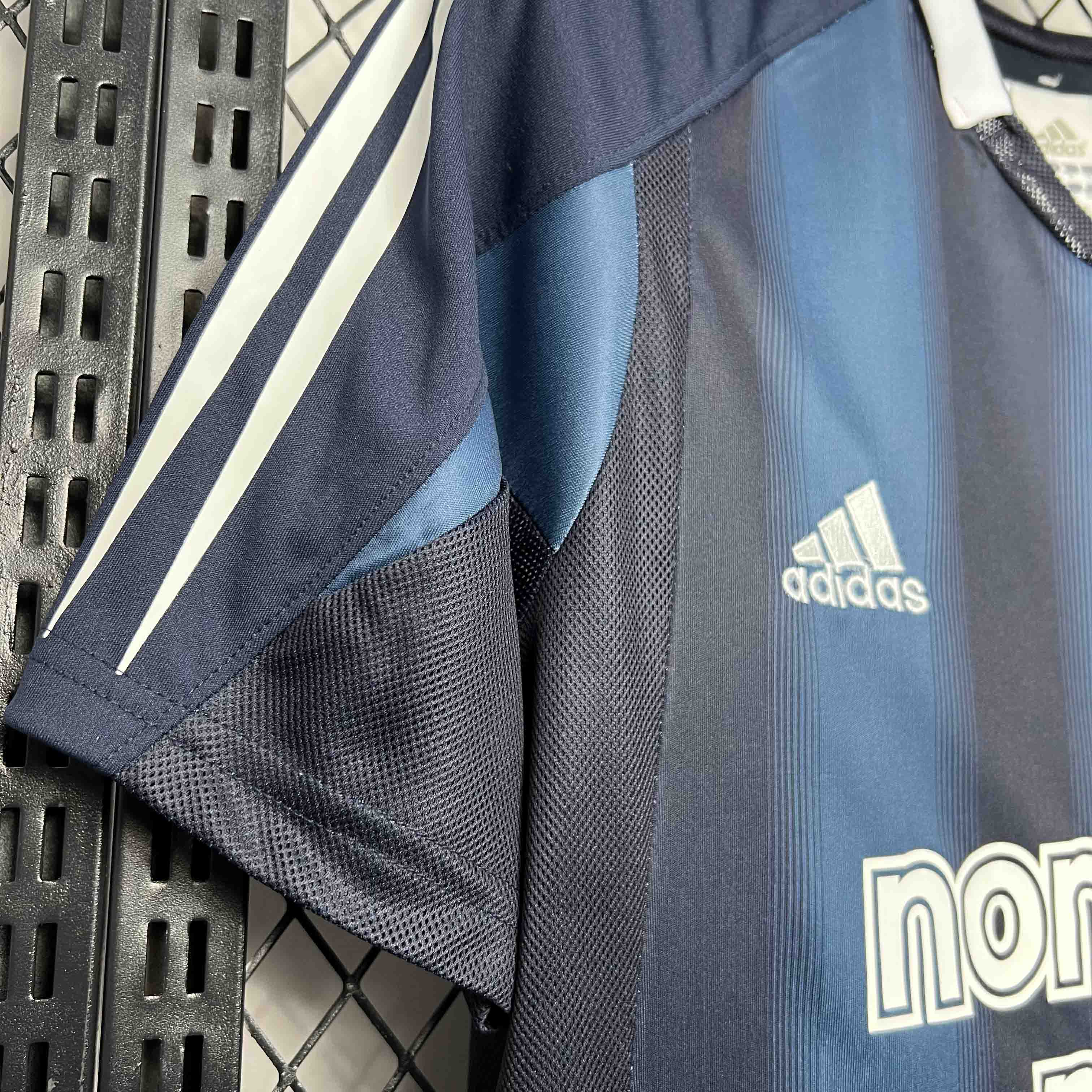 unitedfutballjersey-Retro Newcastle United 2004-05 Away Jersey