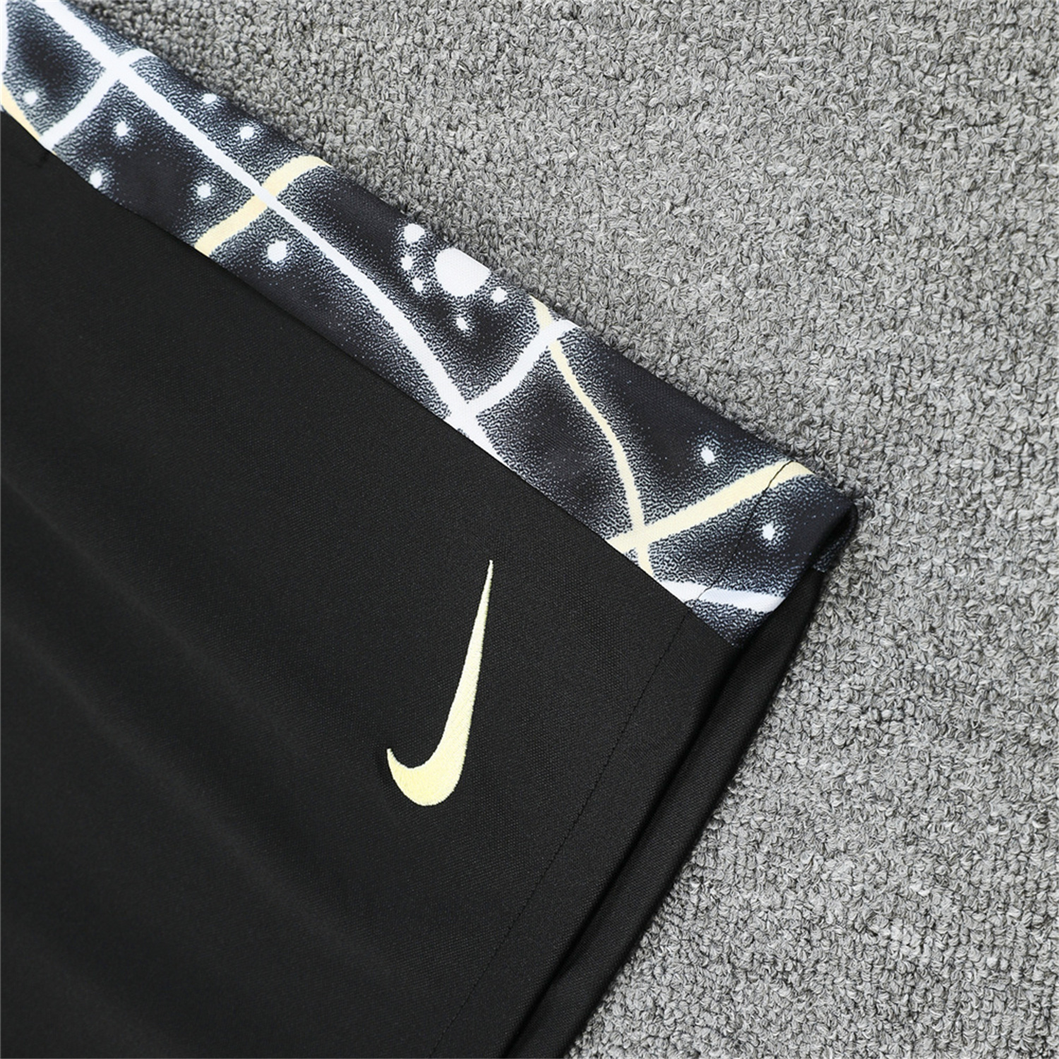 foot-C.H.E.L.S.E.A 25-26 Short-Sleeve Training Set - Yellow Fluorescent Rays Black Top & Black Shorts