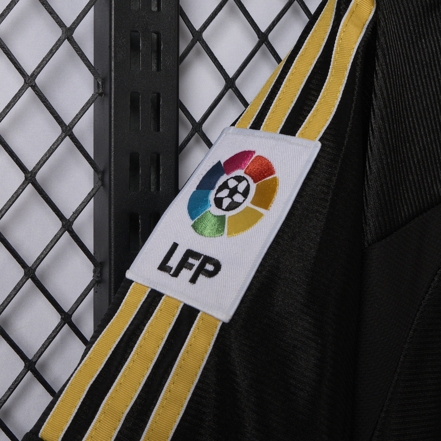 foot-Retro Real Madrid 1999-01 Away Jersey