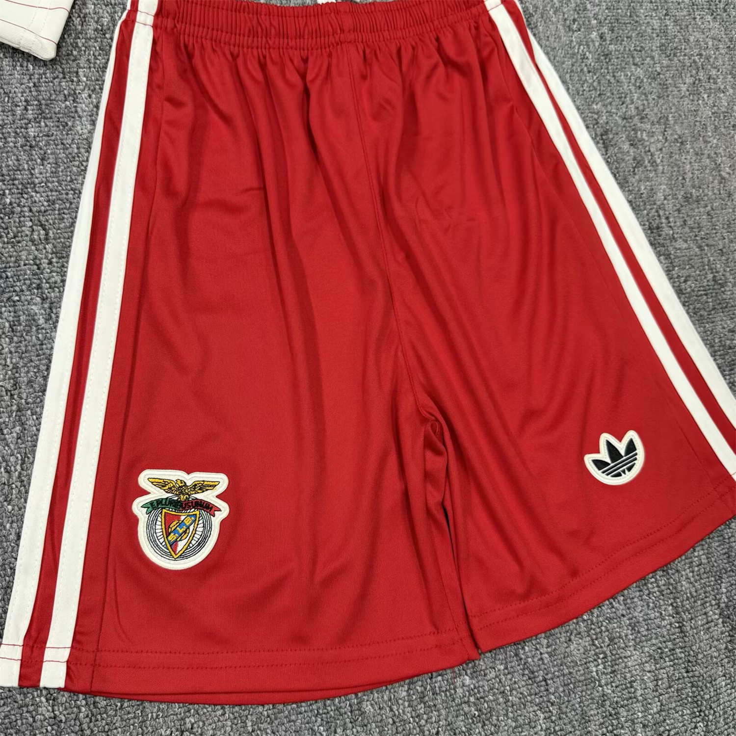 foot-Benfica 25-26 Icon Range Travel White Special Edition Kids Kit