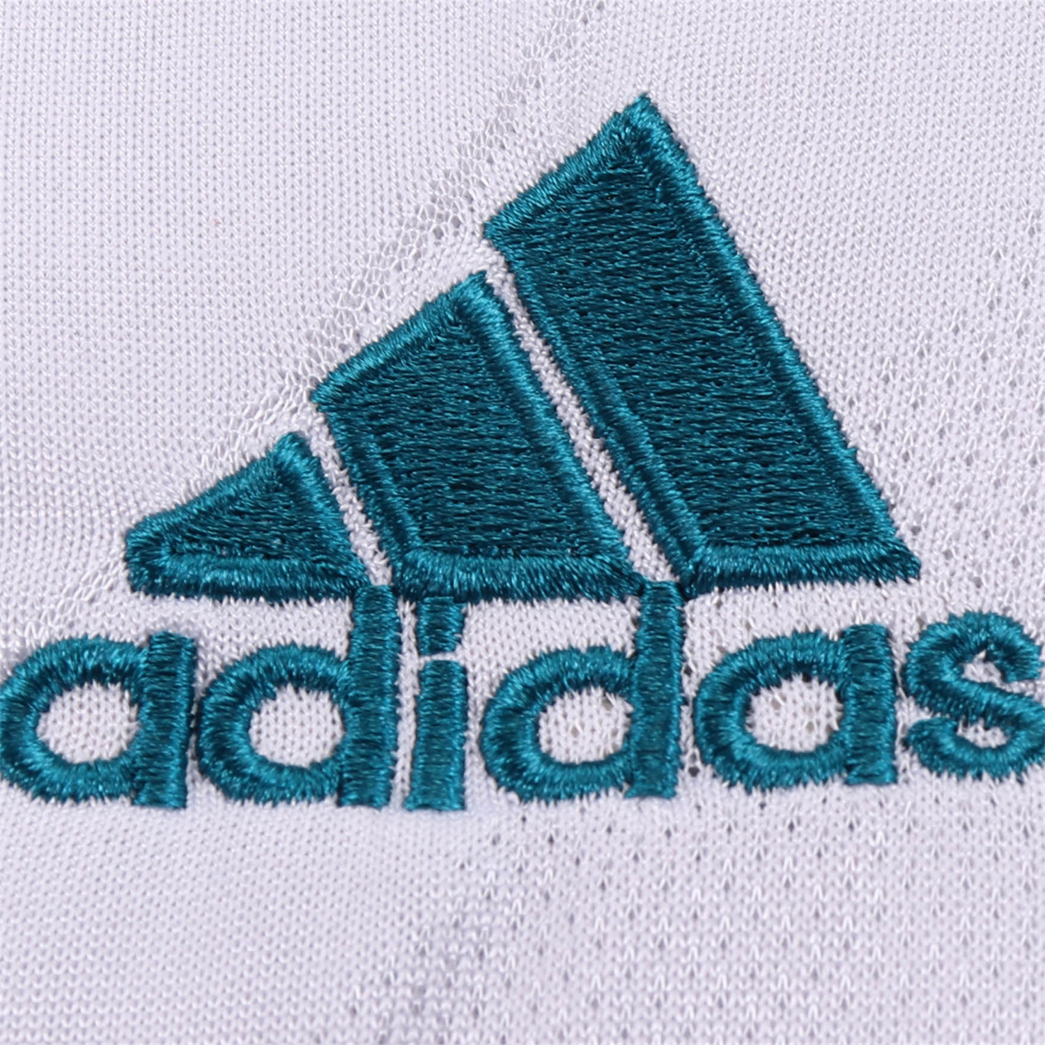 ManixJersey.com | Retro Real Madrid 17-18 Home Long Sleeves Kids Kit -Customize Name, Number and Patch | Worldwide Shipping