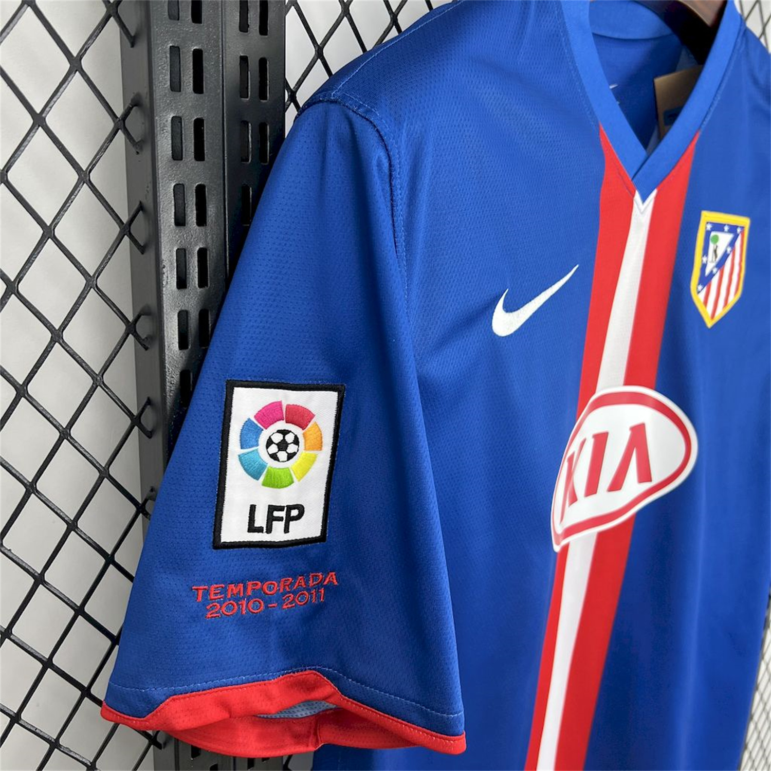 foot-Retro Atletico Madrid 2010-11 Away Jersey