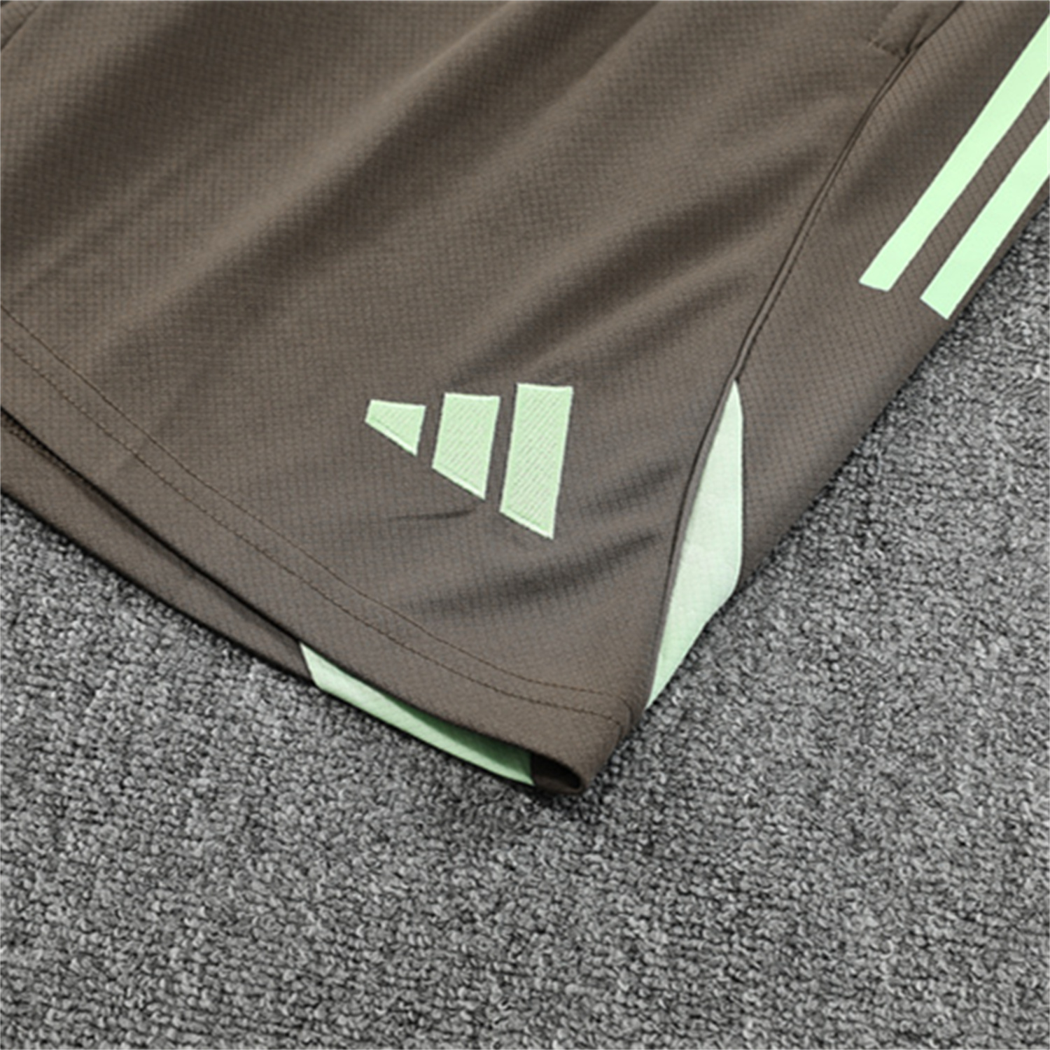 foot-Real Madrid 25-26 Kids Short-Sleeve Training Set - Light Green Top and Dark Khaki Shorts