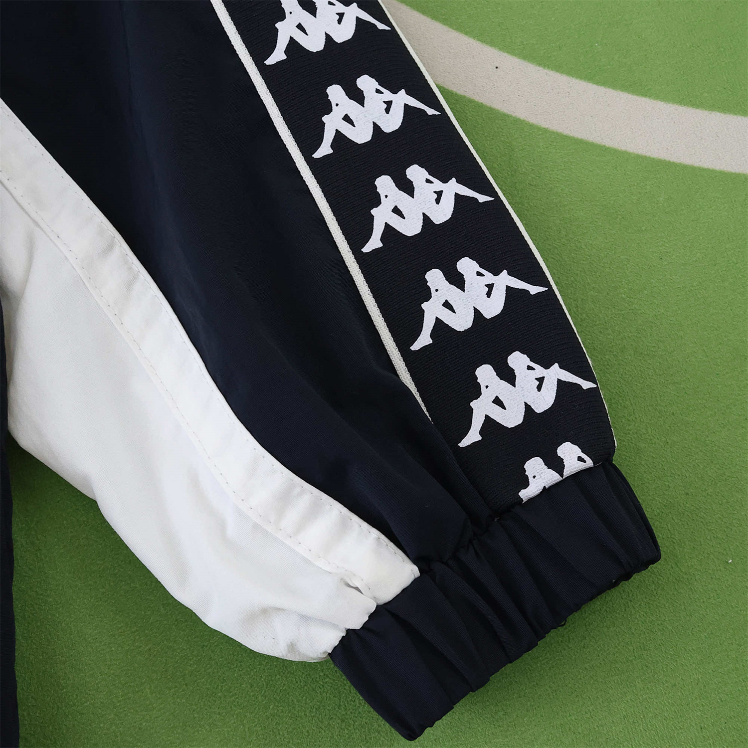 foot-Real Madrid 25-26 Throwback Windbreaker Jacket - Black