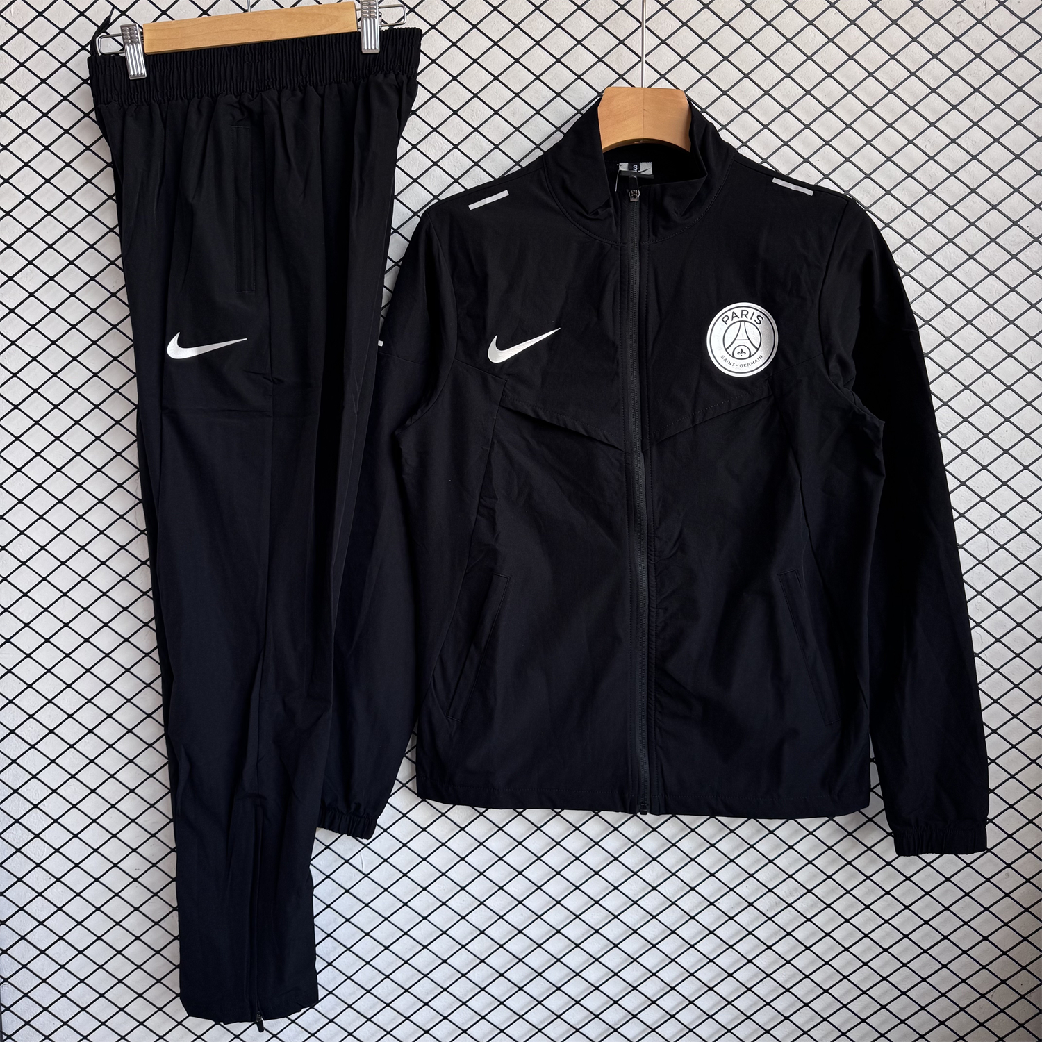 Unitedfootballkit.com | Paris Saint-Germain PSG 25-26 Windbreaker Training Set - Black Top and Pants -Customize Name, Number and Patch | Worldwide Shipping