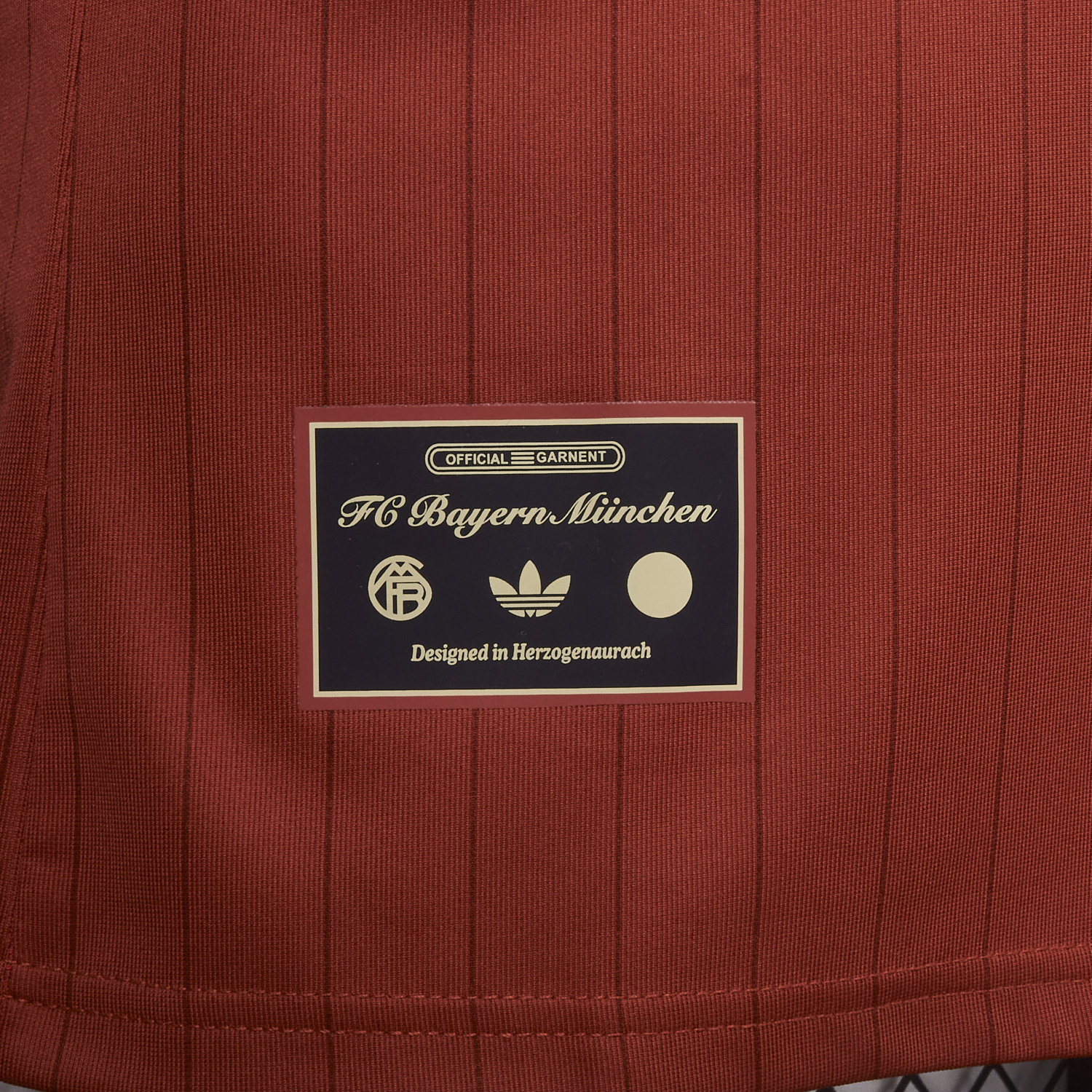 Unitedfootballkit.com | Bayern Munich 25-26 Trefoil Red Travel Jersey - Player Version -Customize Name, Number and Patch | Worldwide Shipping