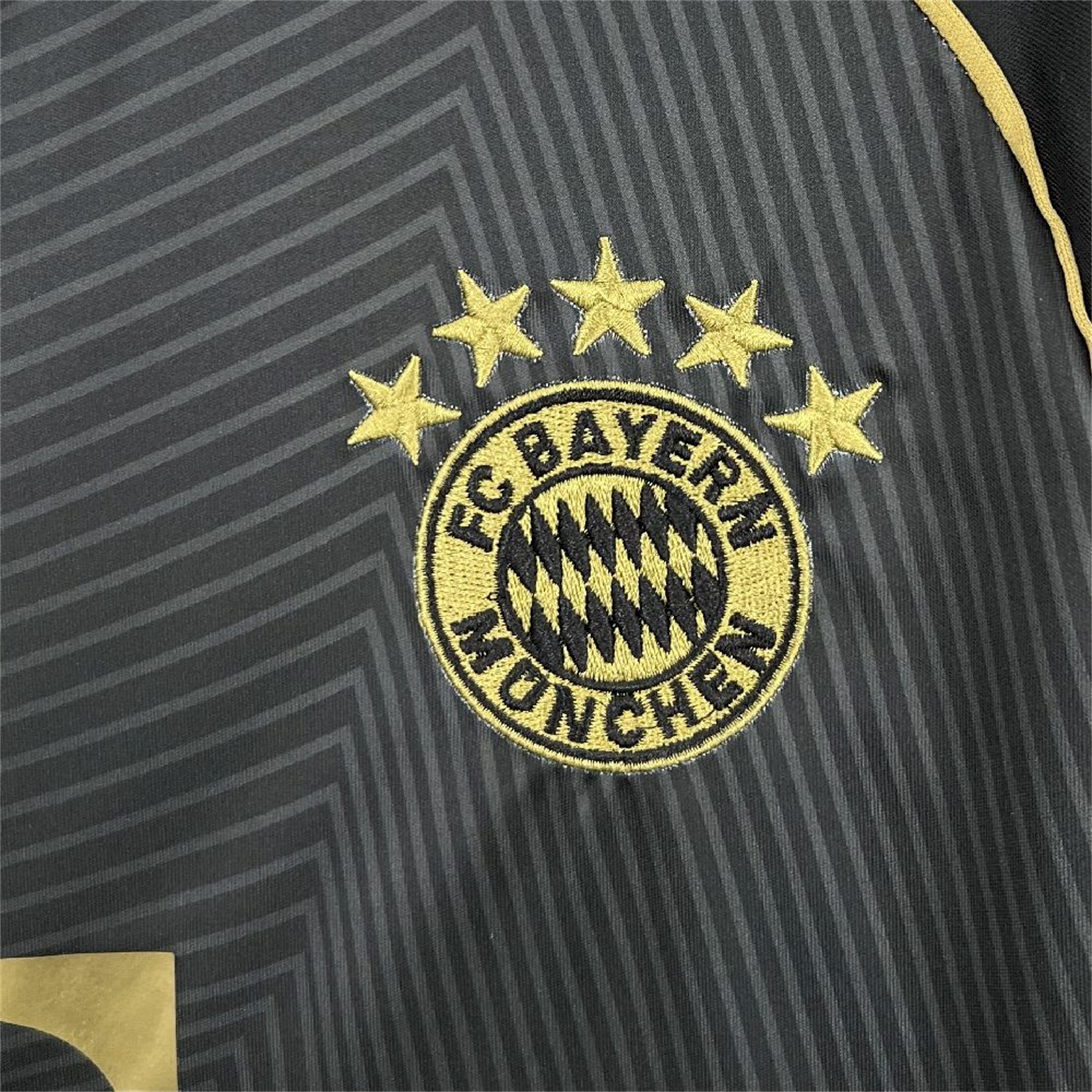 foot-Bayern Munich 25-26 Black Gold Special Edition Jersey - Fans Version