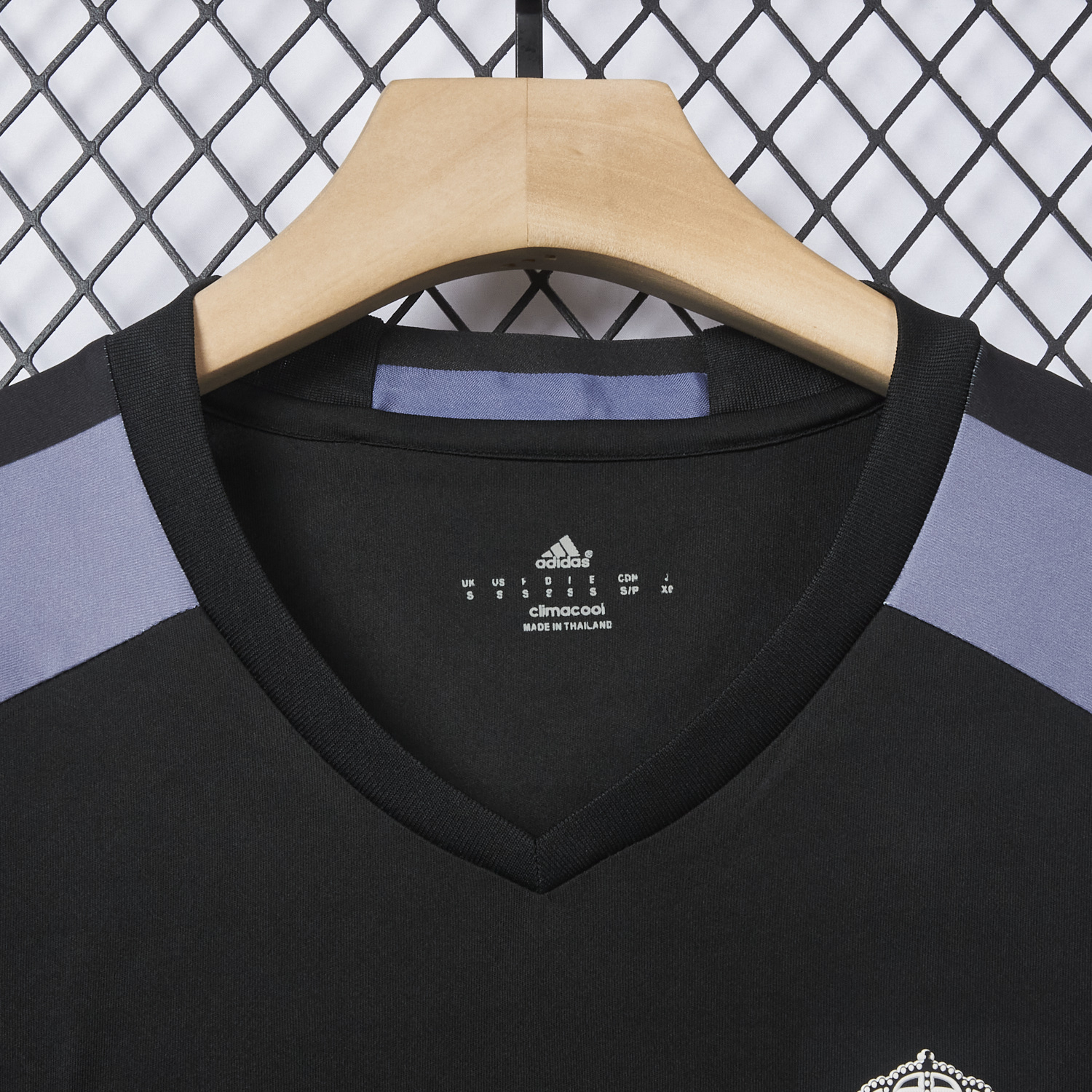 foot-Retro Real Madrid 16-17 Third Jersey