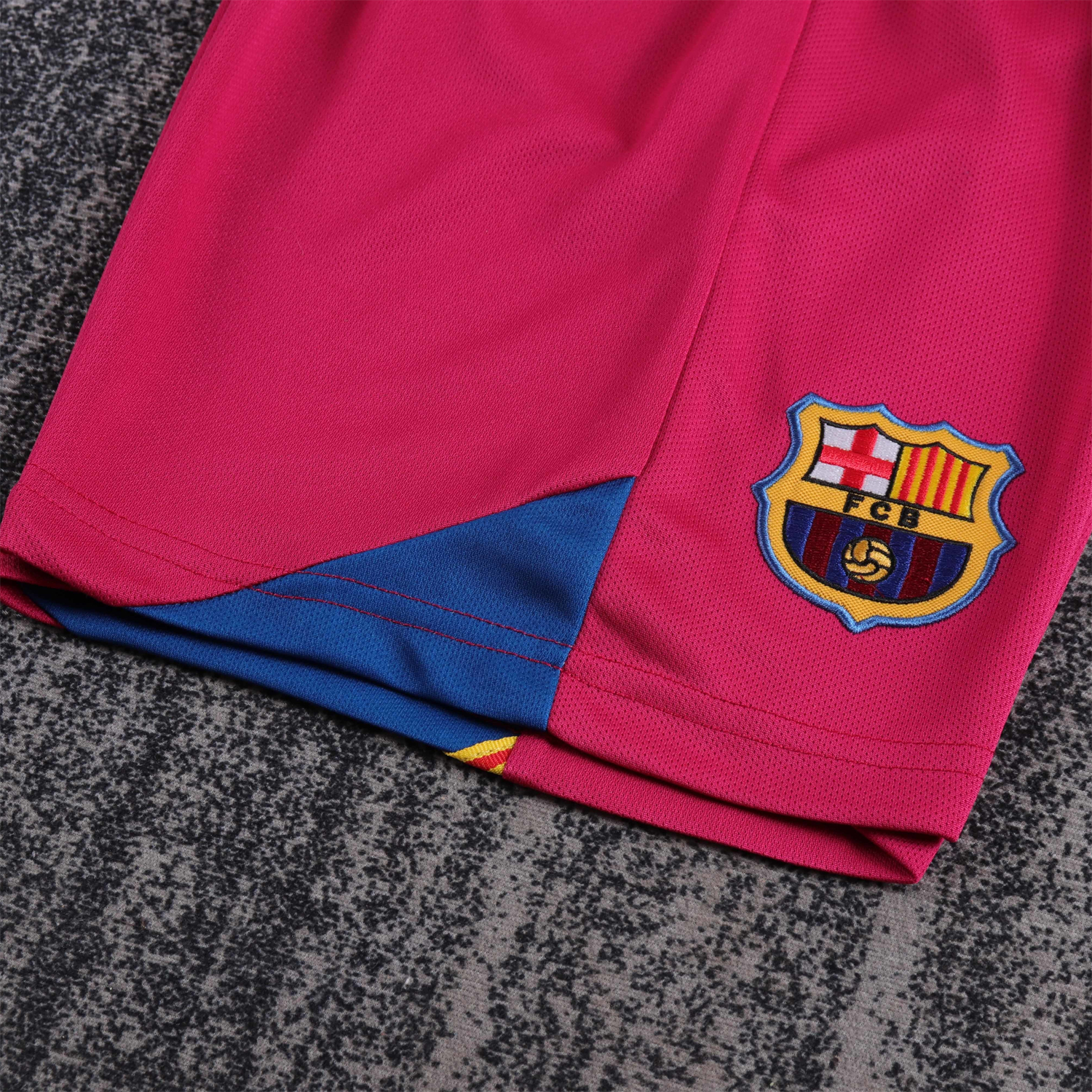 GlobeJersey-Retro Barcelona 2005-06 Home Stadium Kids Kit - Champions League Version