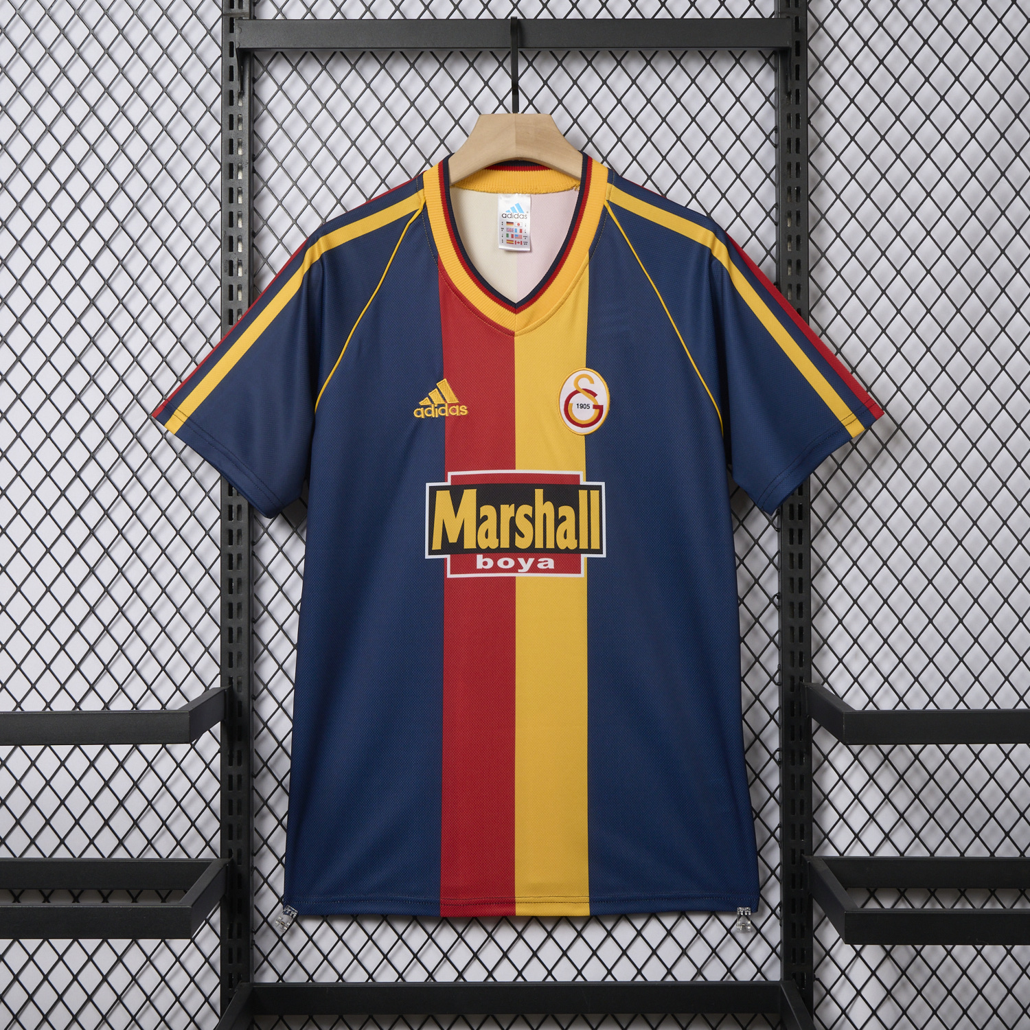 foot-Retro Galatasaray 1998-99 Third Jersey