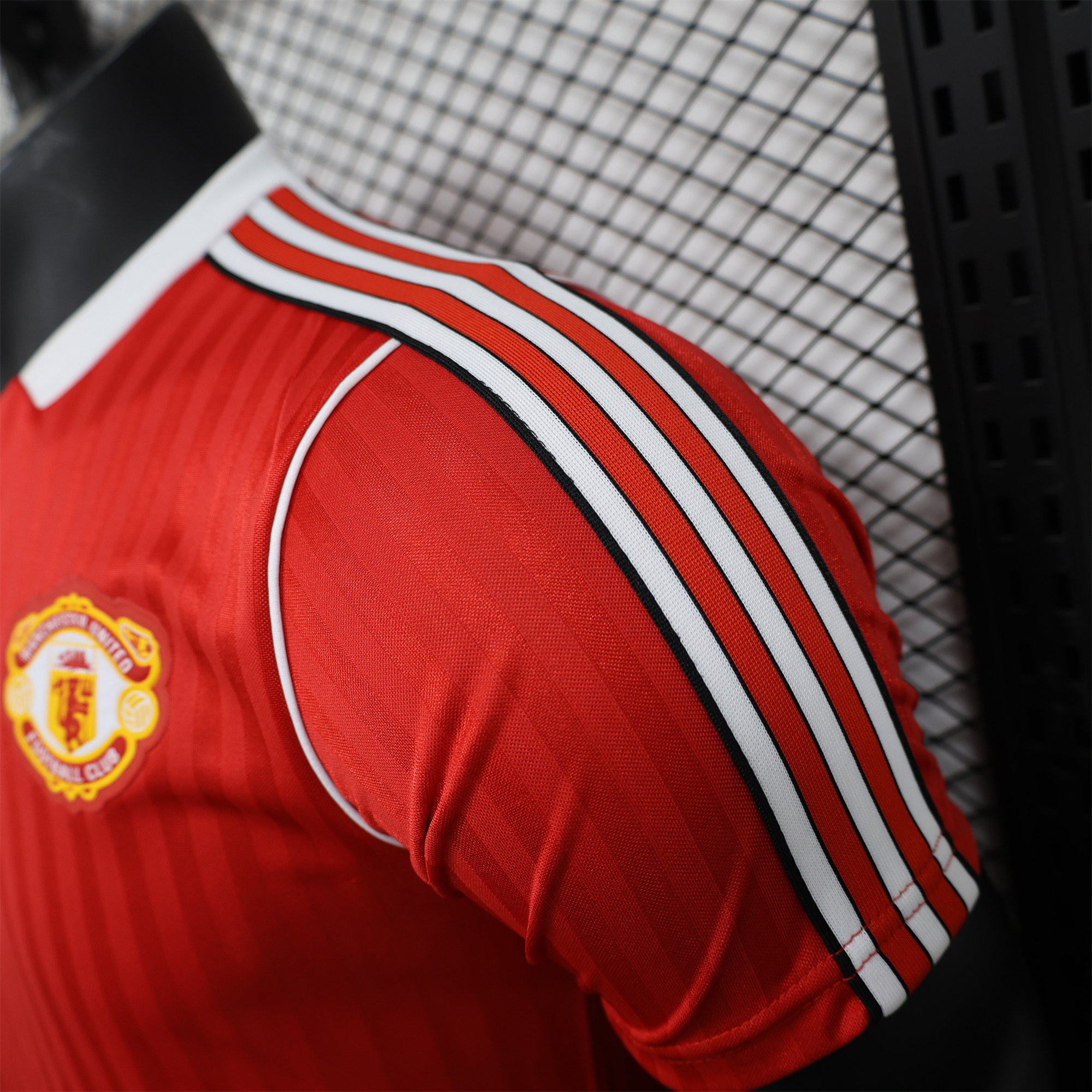 ManixJersey.com | Manchester United 2025 Red Icon Retro Jersey - Player Version -Customize Name, Number and Patch | Worldwide Shipping