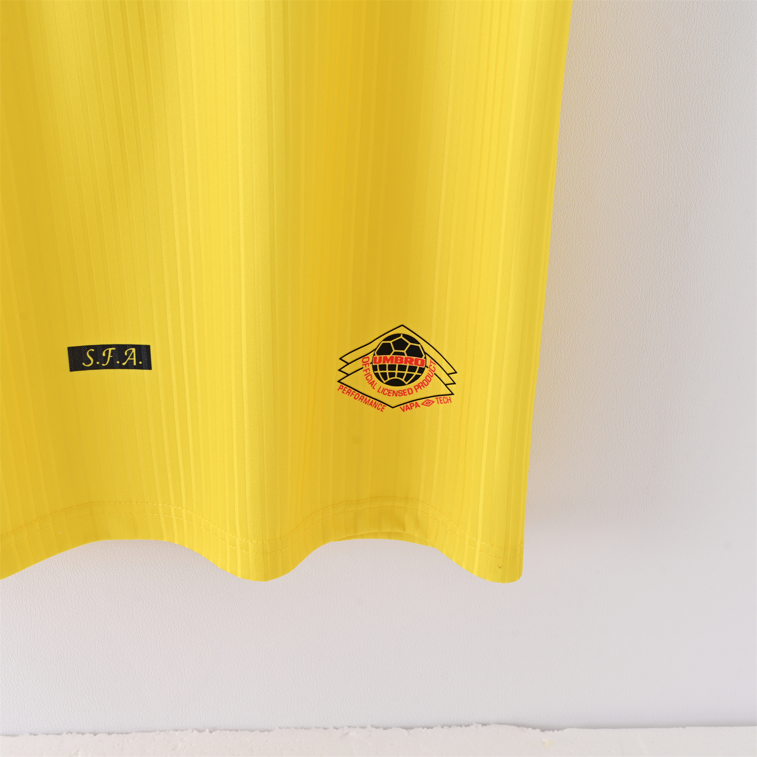 foot-Retro S-c-o.t l.a-n.d 1996-98 Away Jersey