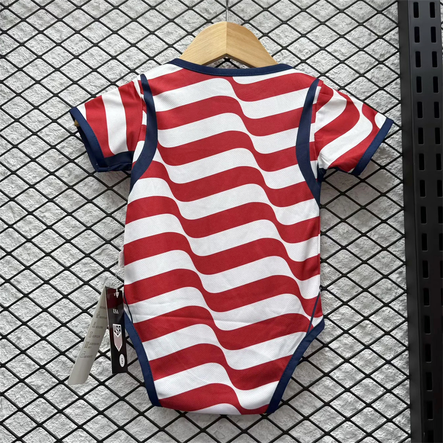 Unitedfootballkit.com | 【Stripes on Both Sides】United States USA 2026 Home Baby Crawling Suit -Customize Name, Number and Patch | Worldwide Shipping