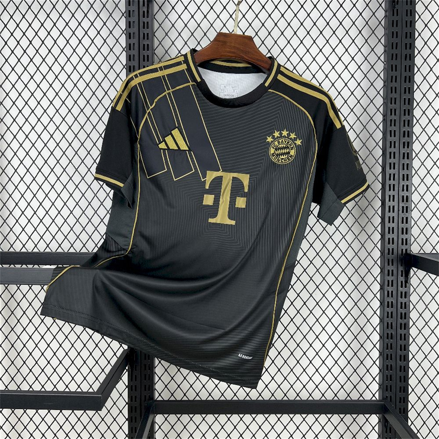 foot-Bayern Munich 25-26 Black Gold Special Edition Jersey - Fans Version