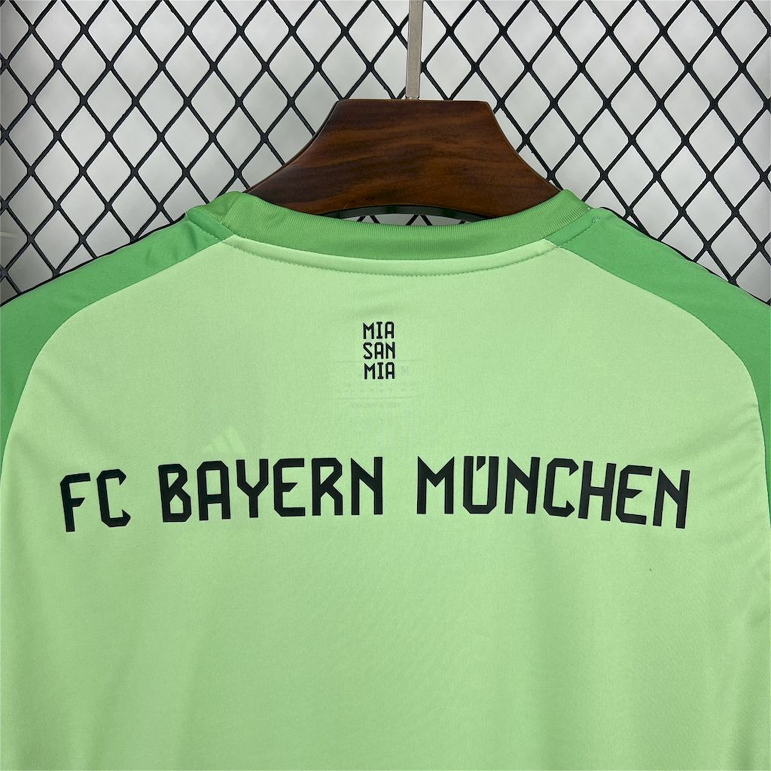 foot-Bayern Munich 25-26 Green Goalkeeper Jersey - Fans Version