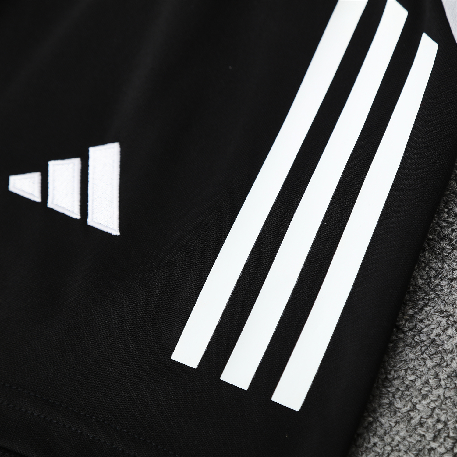 foot-Real Madrid 25-26 Short-Sleeve Training Set - Green-Black Dragon Top & Black-White Shorts