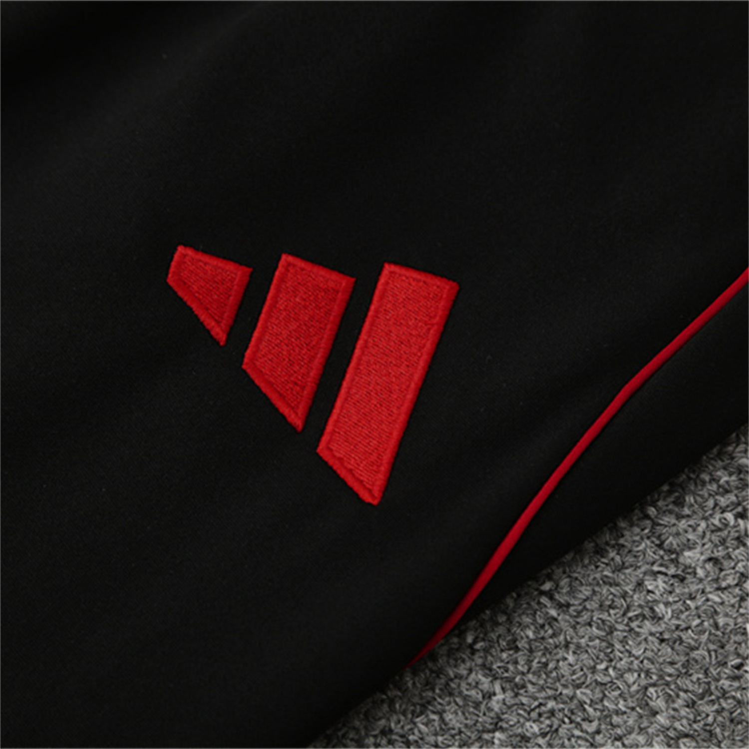 foot-Manchester United 25-26 Kid Long Sleeves Training Set - White Top & Black Pants