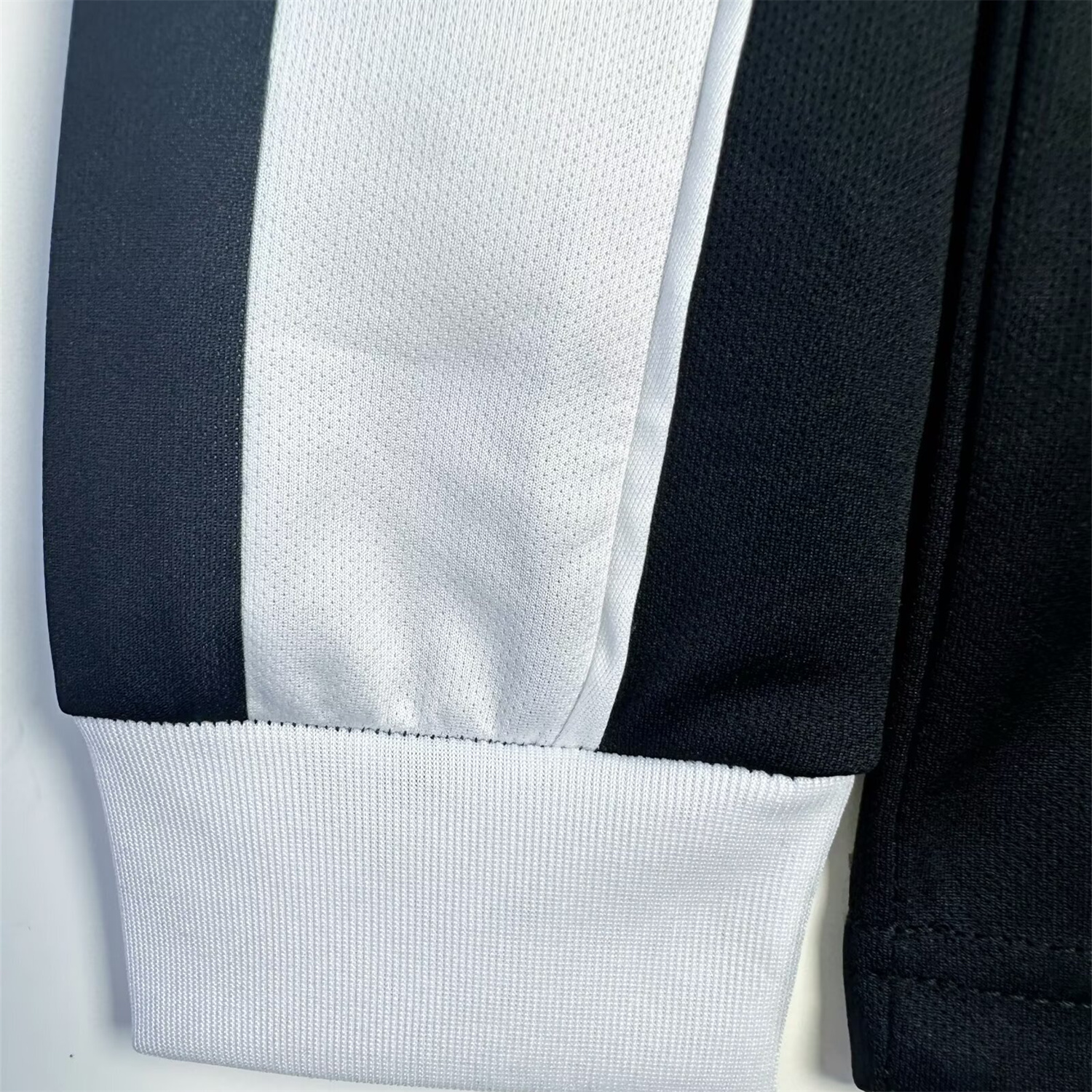 Unitedfootballkit.com | Retro Juventus 2002-03 European Home Long Sleeves Jersey -Customize Name, Number and Patch | Worldwide Shipping