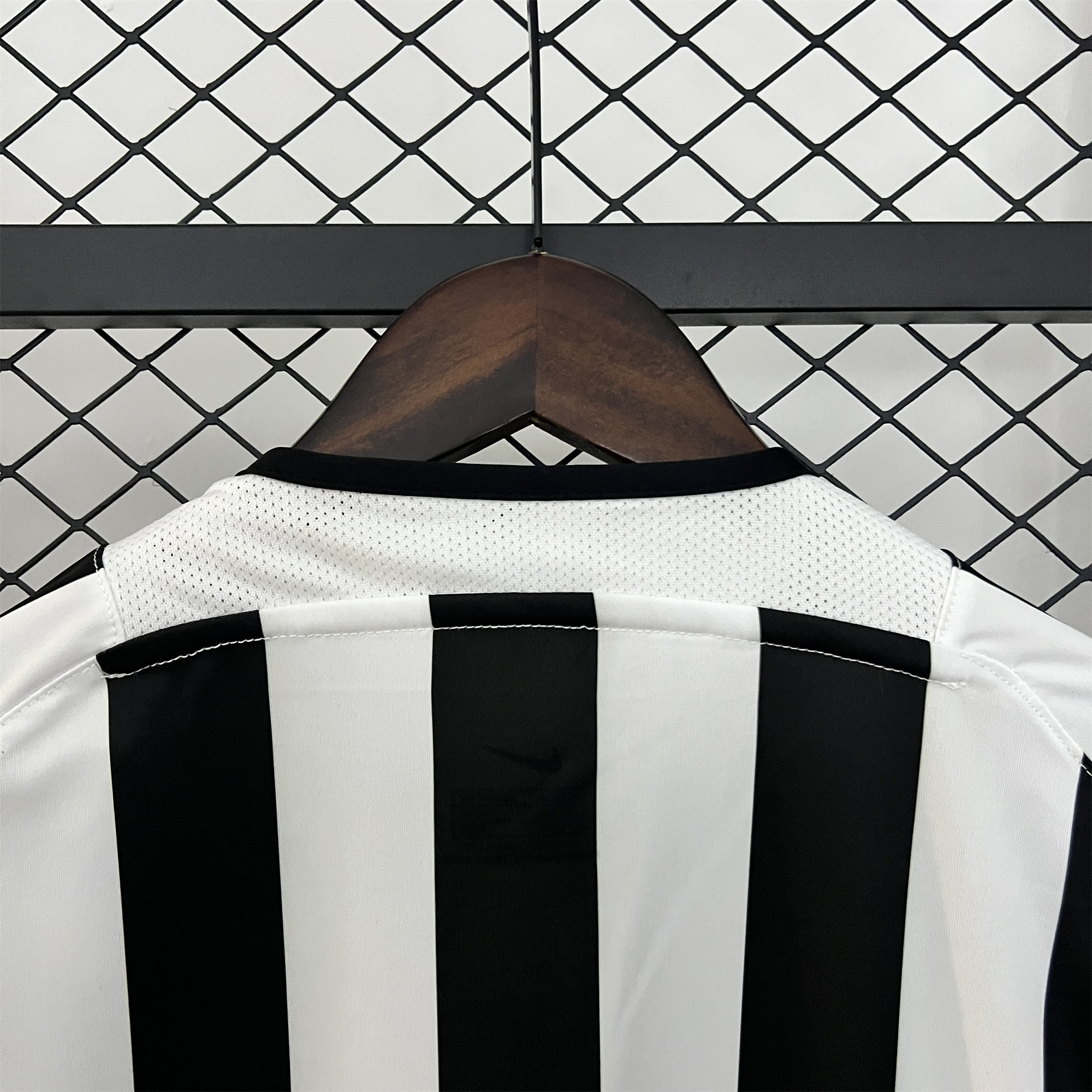 ManixJersey.com | Retro Juventus 2003-04 Home Jersey -Customize Name, Number and Patch | Worldwide Shipping