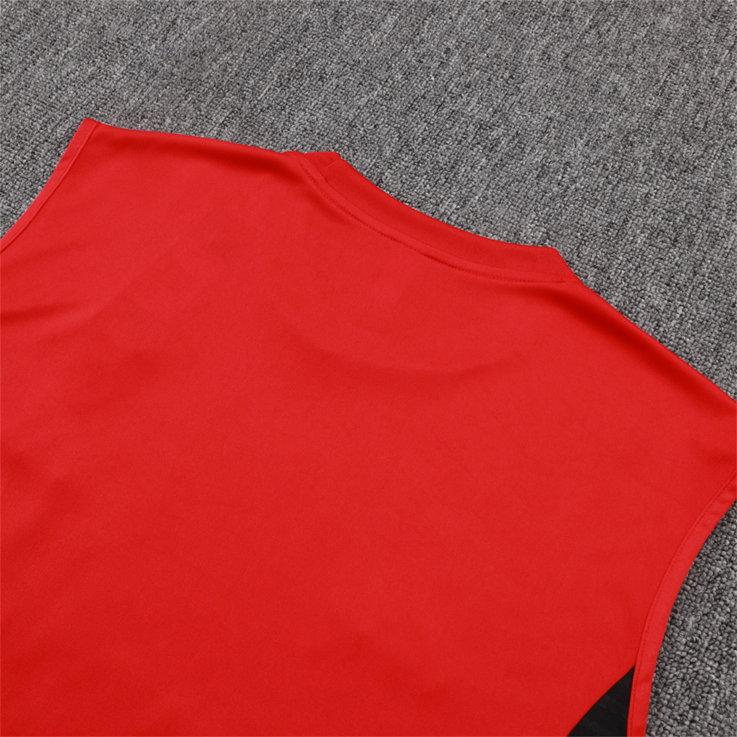 foot-Liver.pool 25-26 Vest Training Set - Red Vest & Black Shorts