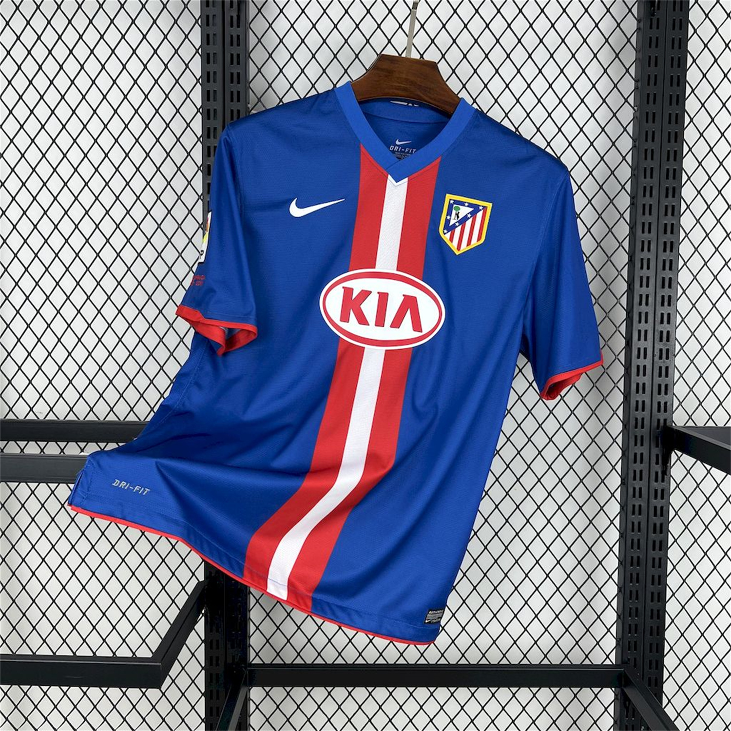 foot-Retro Atletico Madrid 2010-11 Away Jersey