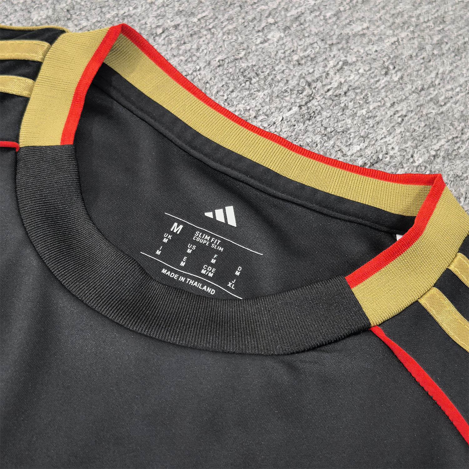 foot-Liver.pool 25-26 Black Gold Special Jersey with Red Lines - Fans Version