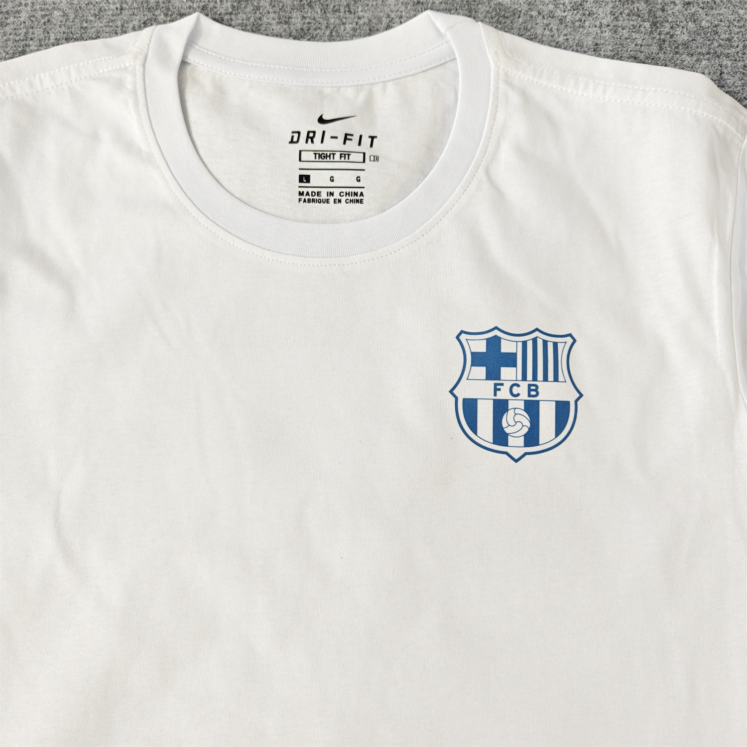foot-Barcelona Fun Crest Design Dynamic And Modern Features T-shirt【White】