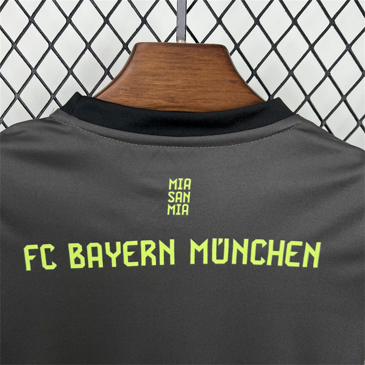 foot-Bayern Munich 25-26 Grey Black Goalkeeper Kids Kit