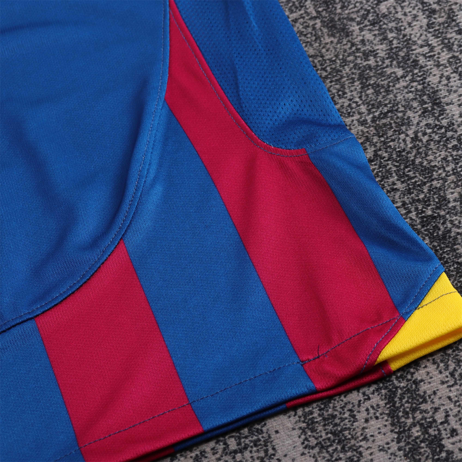 GlobeJersey-Retro Barcelona 2005-06 Home Stadium Kids Kit - Champions League Version