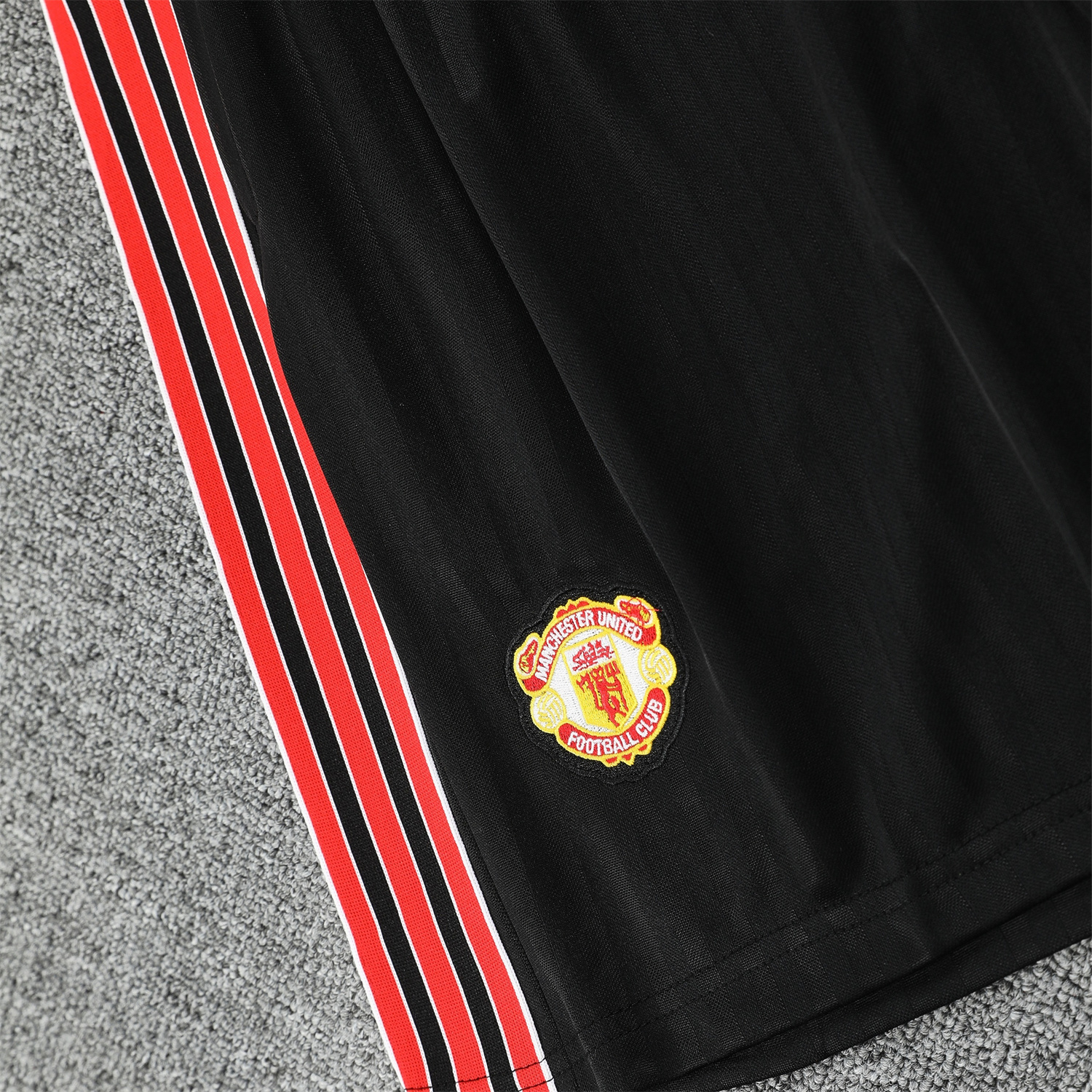 foot-Manchester United 25-26 Vest Training Set - Red Retro Logo Black Vest & Black Shorts