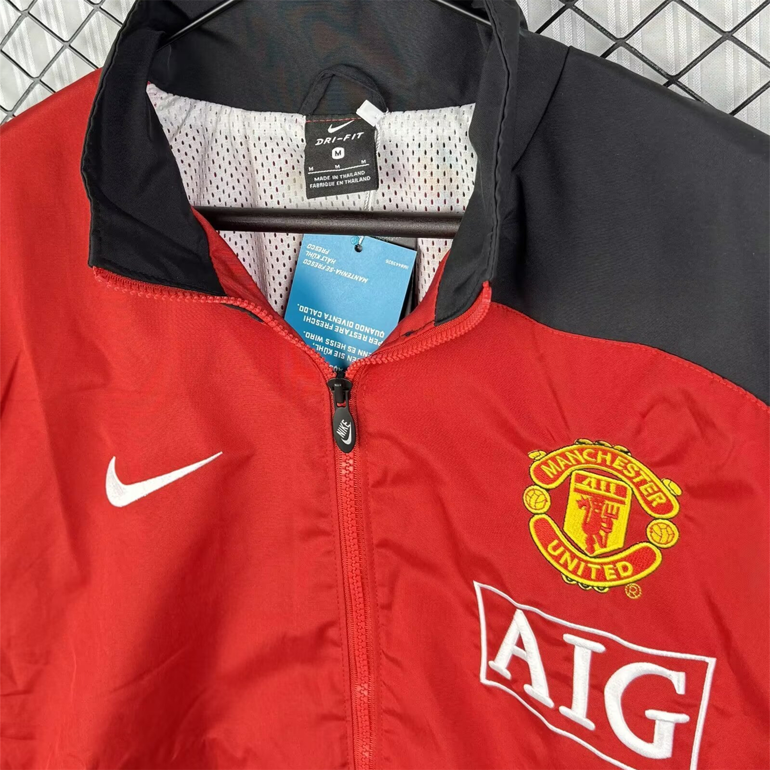 Unitedfootballkit.com | Retro Manchester United 2007-08 Red Windbreaker Jacket -Customize Name, Number and Patch | Worldwide Shipping