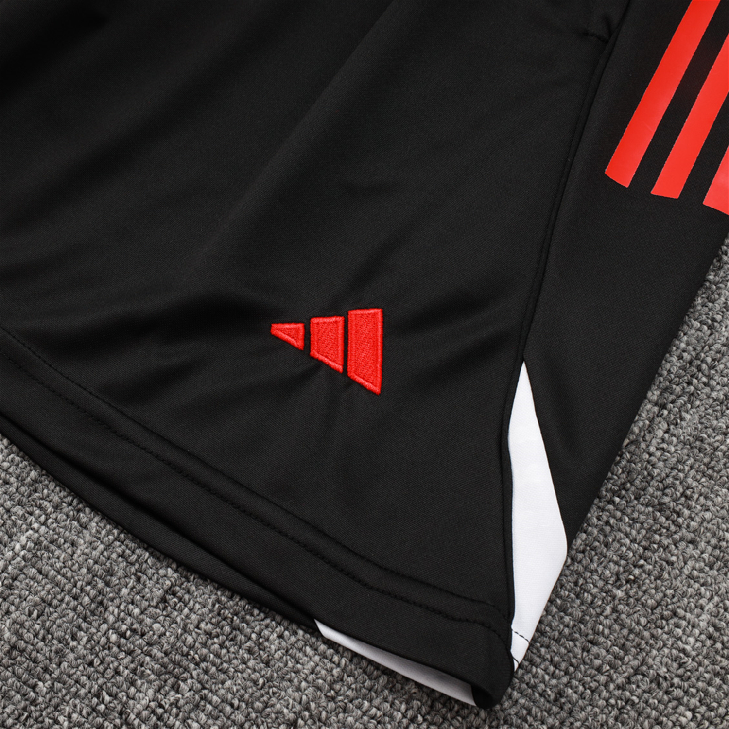 foot-Liver.pool 25-26 Vest Training Set - Black Vest & Black Shorts