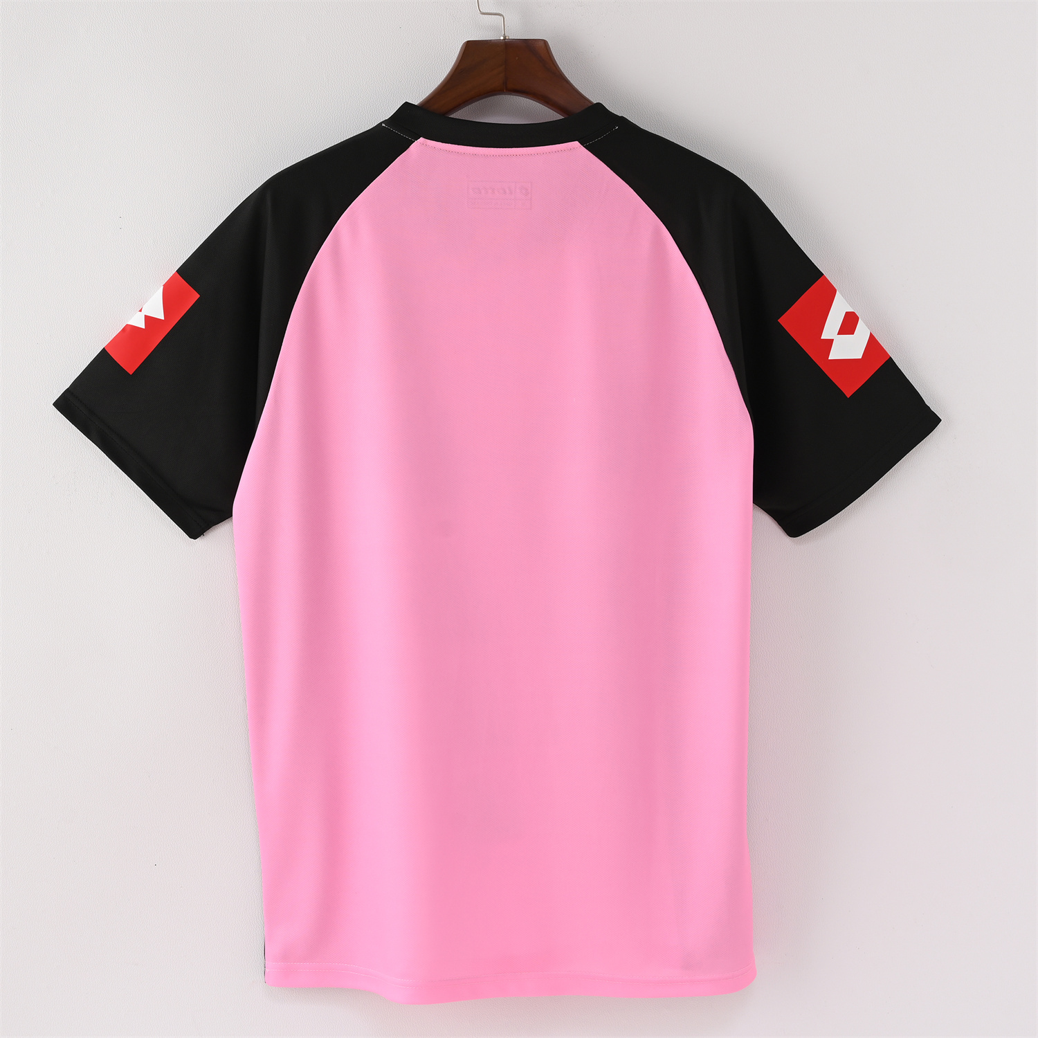 foot-Retro Juventus 2002-03 Pink Goalkeeper Jersey