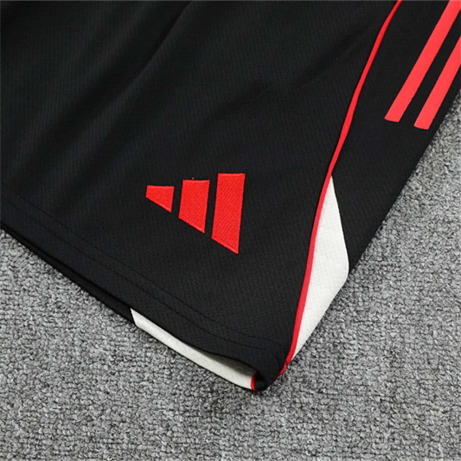 foot-Liver.pool 25-26 Kids Short-Sleeve Training Set - Black Top & Black Shorts