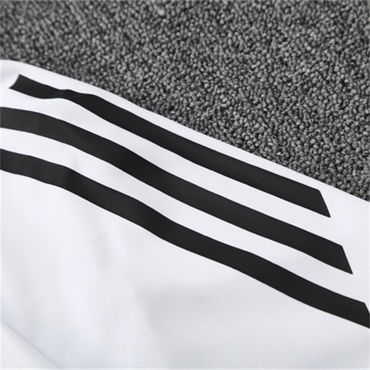 foot-Manchester United 25-26 Long Sleeves Training Set - White Top & Black Pants