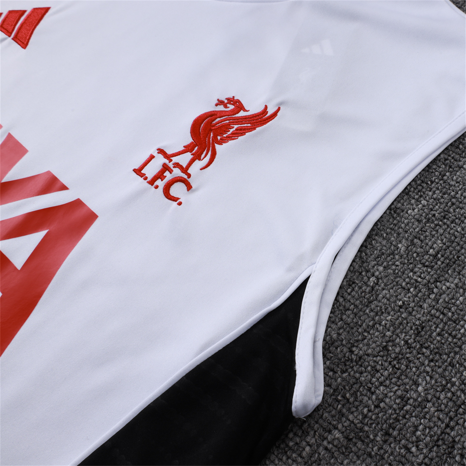 foot-Liver.pool 25-26 Vest Training Set - White Vest & Black Shorts