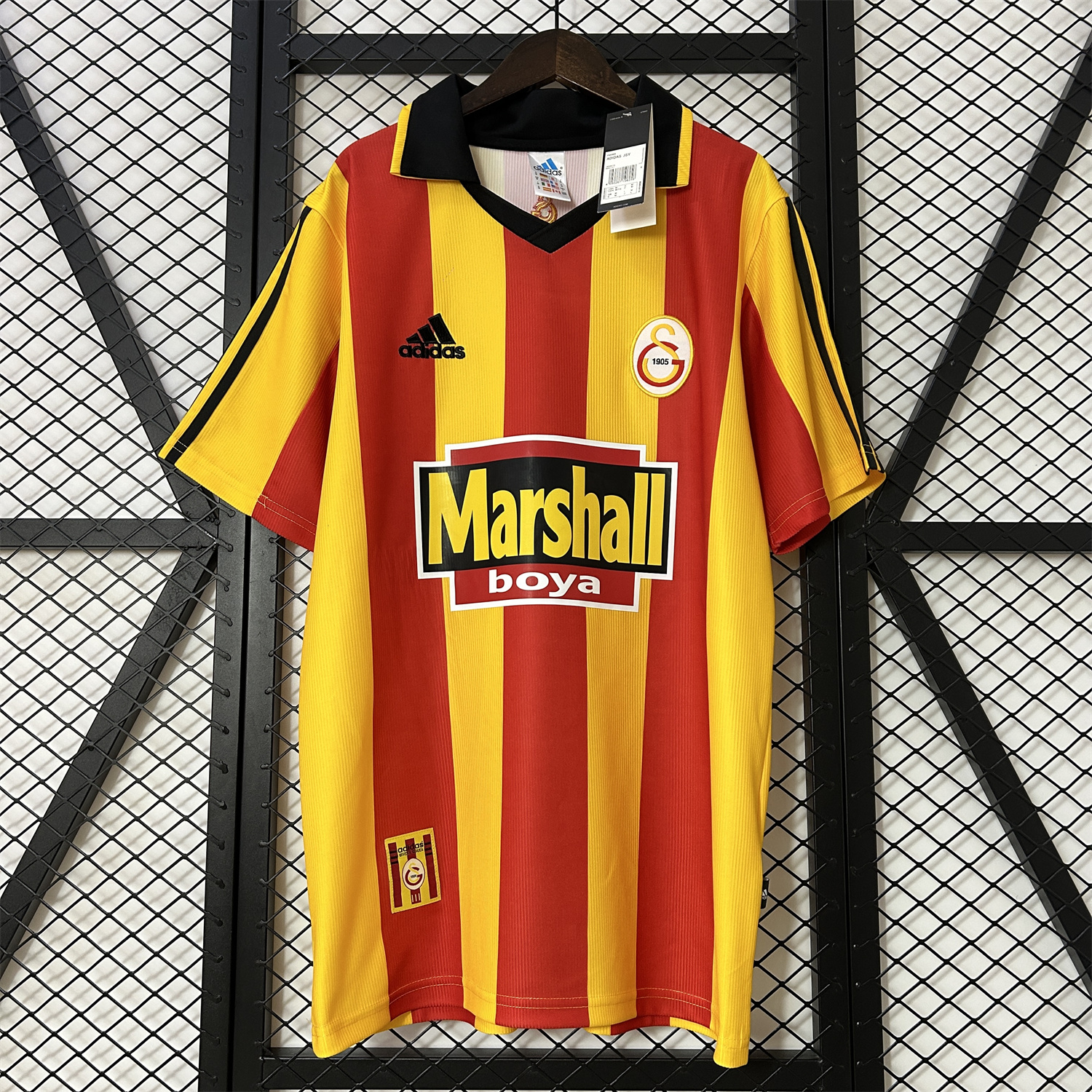 foot-Retro Galatasaray 1999-00 Home Jersey