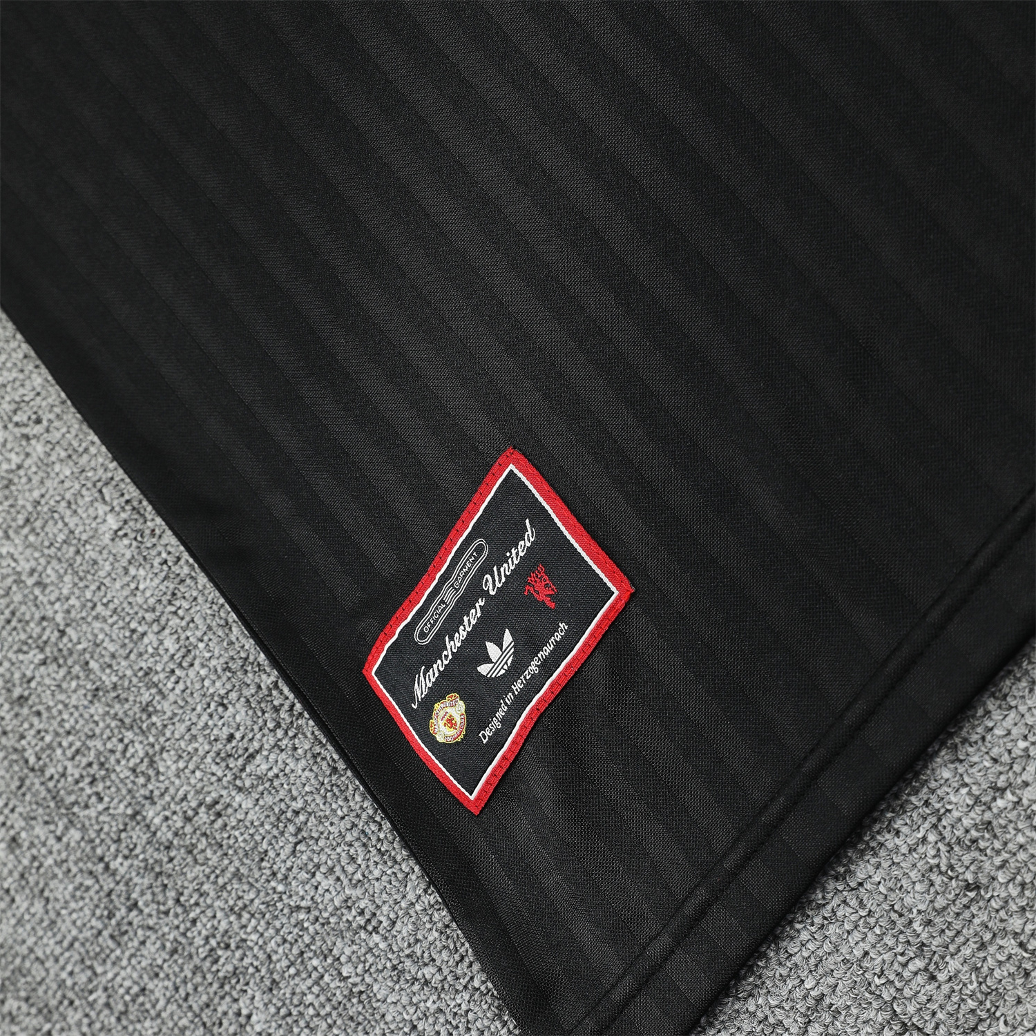 foot-Manchester United 25-26 Short-Sleeve Training Set - Red Lines Black Top & Black Shorts